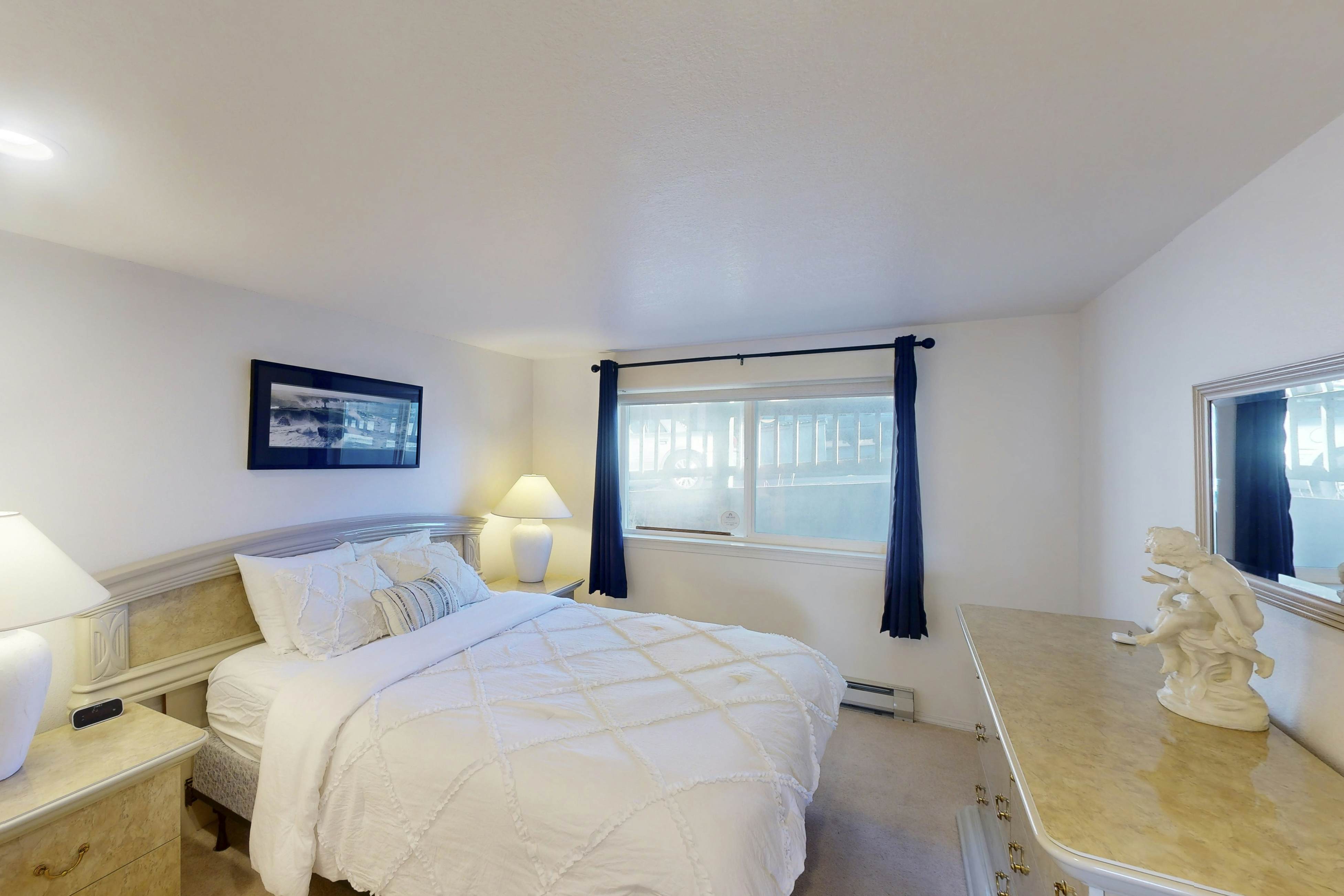 Dog-Friendly, Waterfront Loft w/ Seawall and Ocean Views - One Block to Harbor