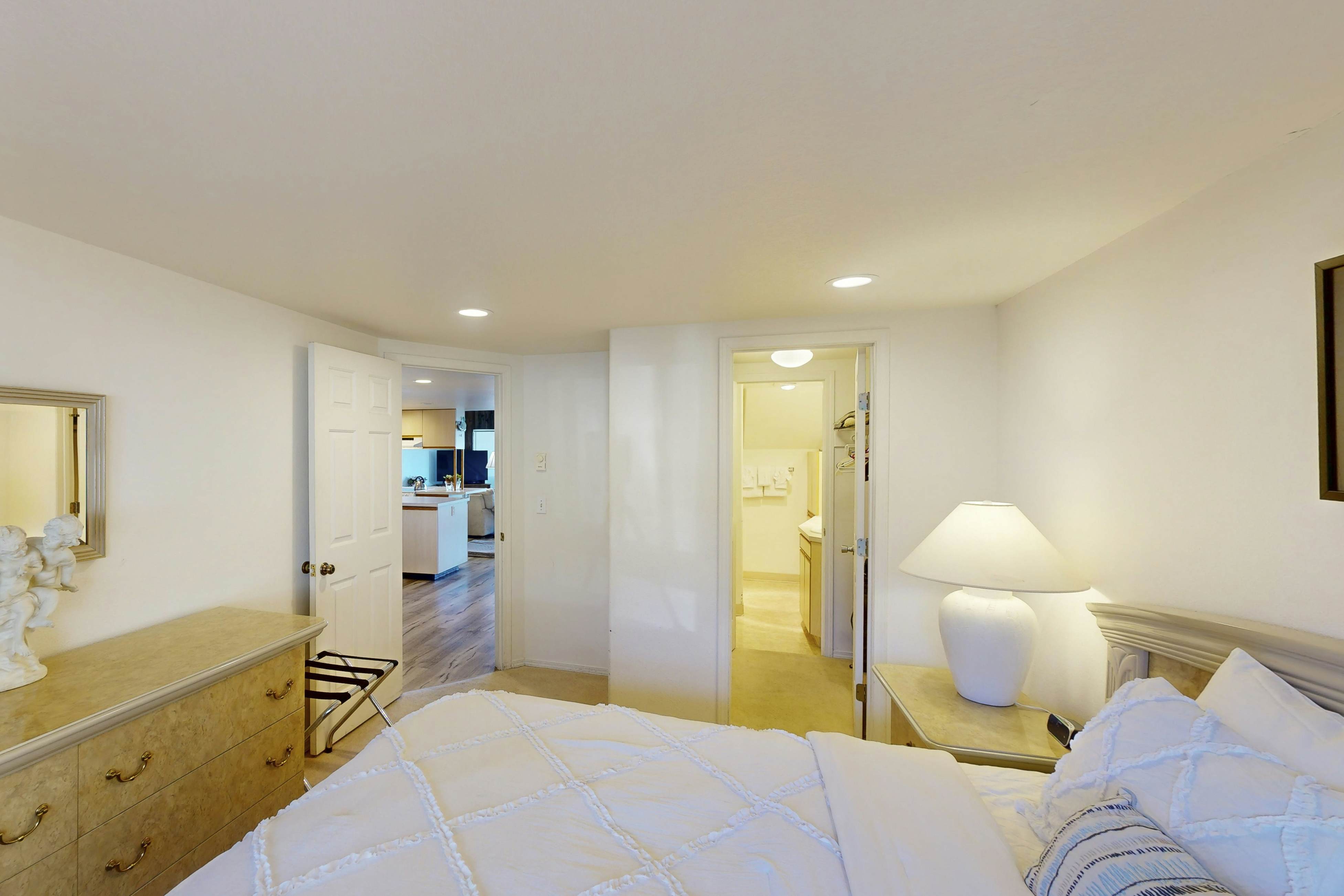 Dog-Friendly, Waterfront Loft w/ Seawall and Ocean Views - One Block to Harbor