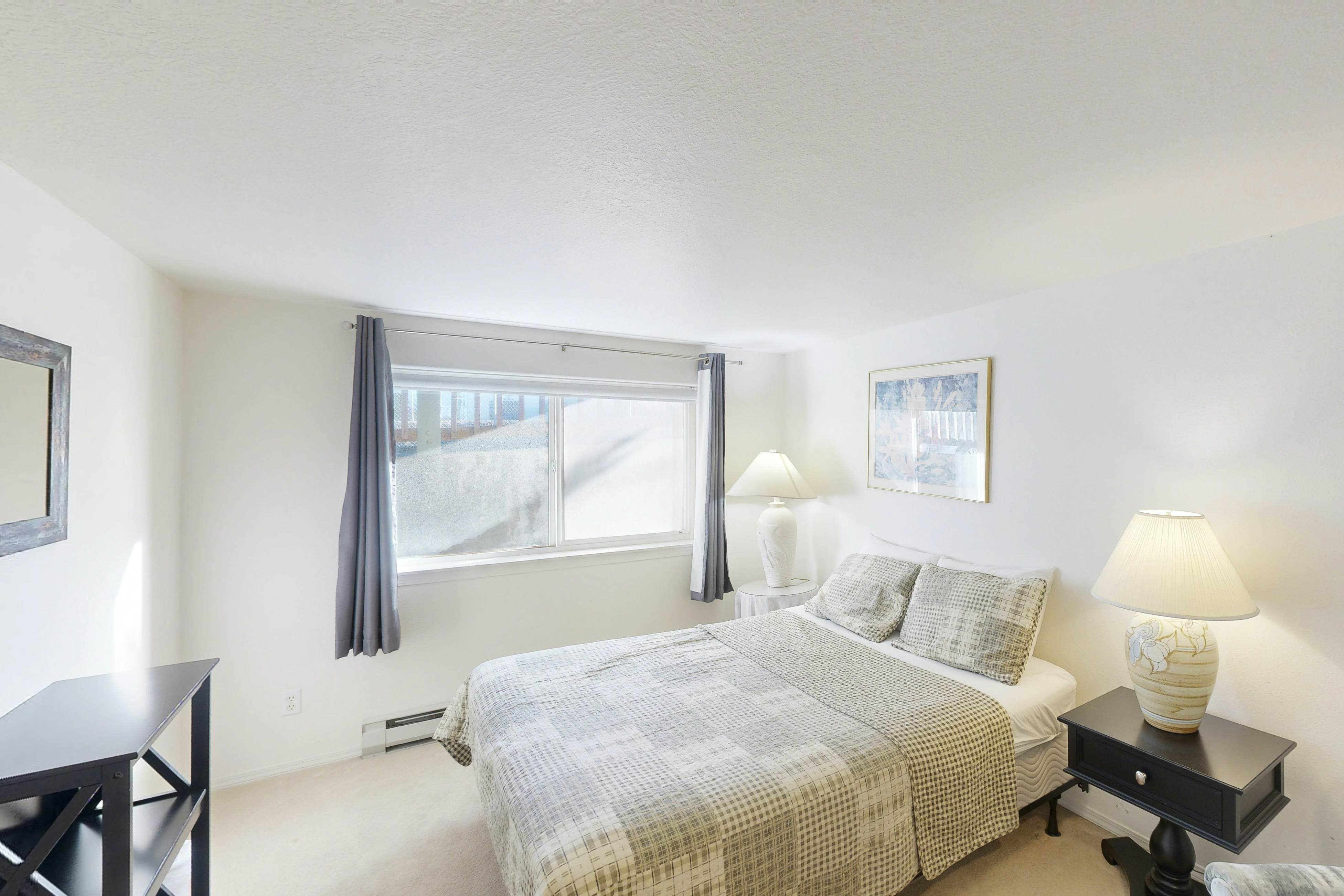 Dog-Friendly, Waterfront Loft w/ Seawall and Ocean Views - One Block to Harbor