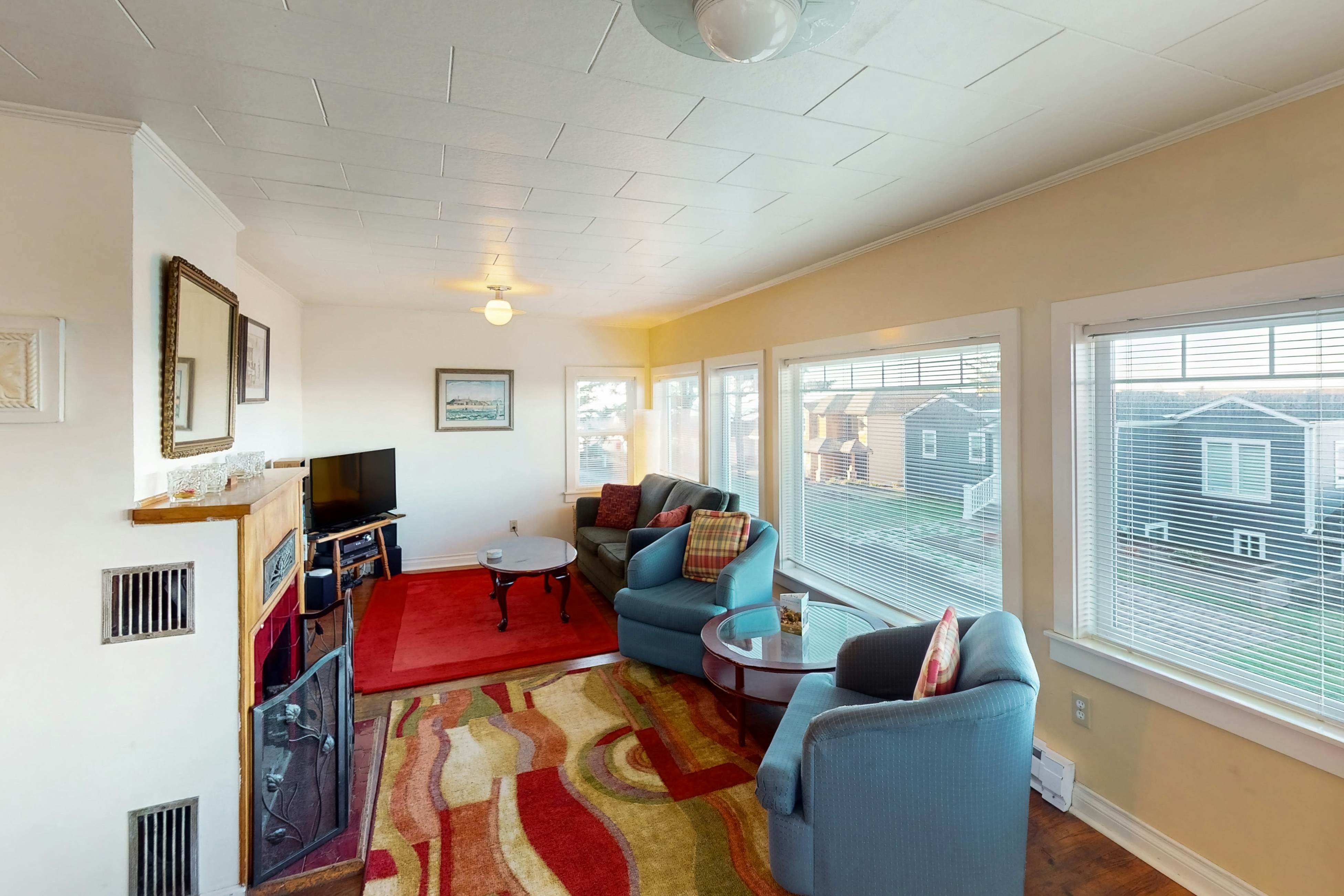 Dog-friendly cottage with amazing ocean views, whale watching