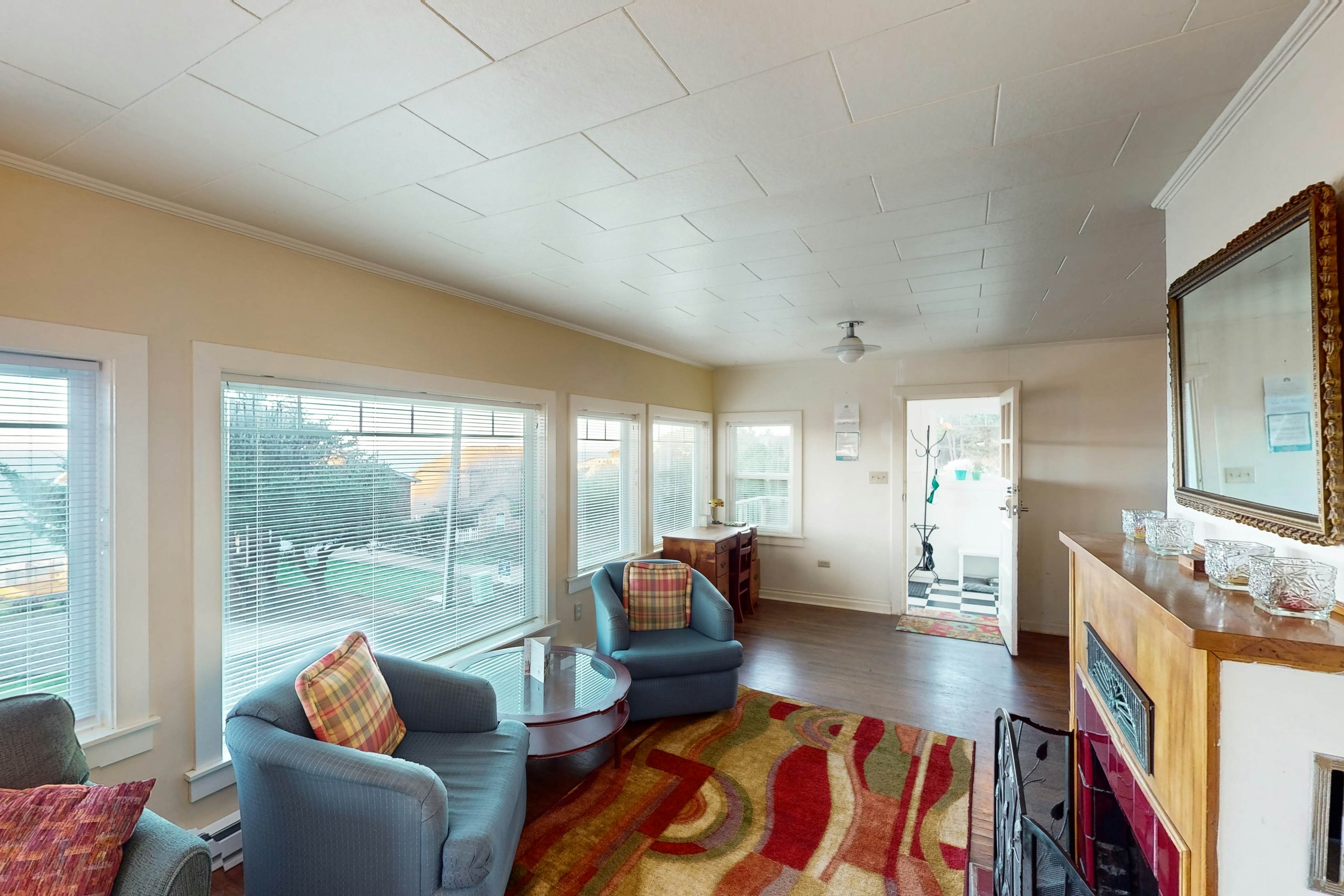 Dog-friendly cottage with amazing ocean views, whale watching