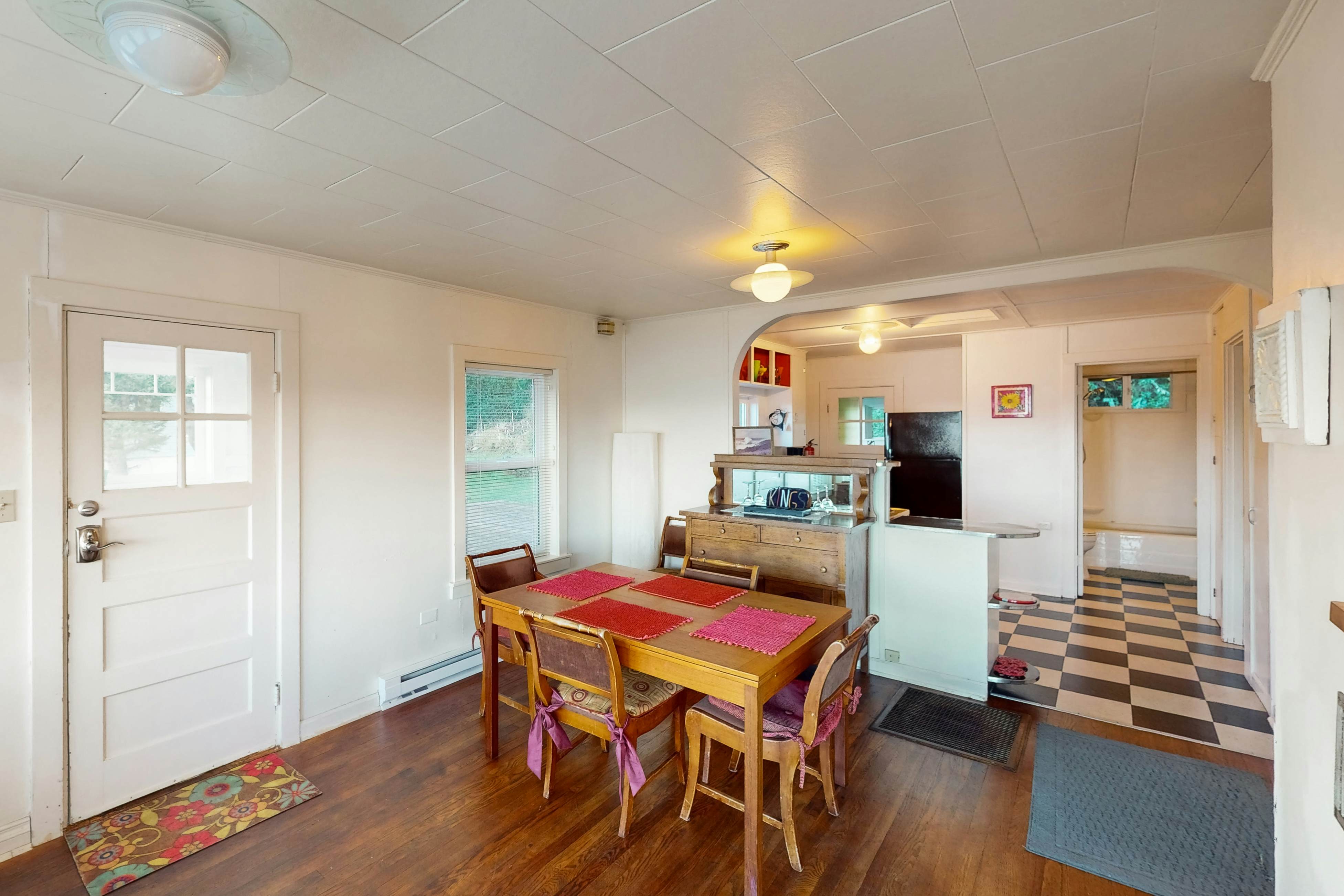 Dog-friendly cottage with amazing ocean views, whale watching