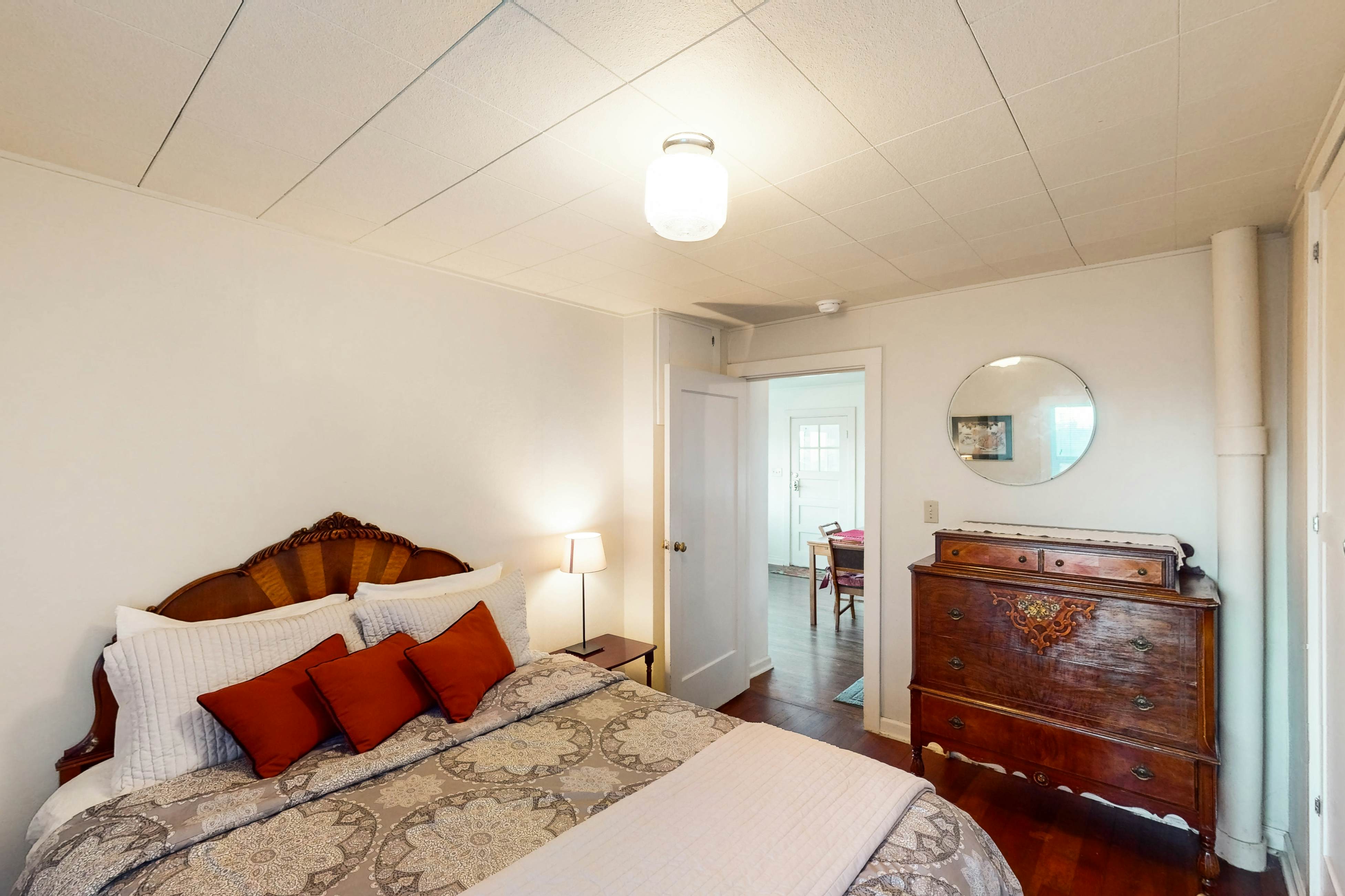 Dog-friendly cottage with amazing ocean views, whale watching