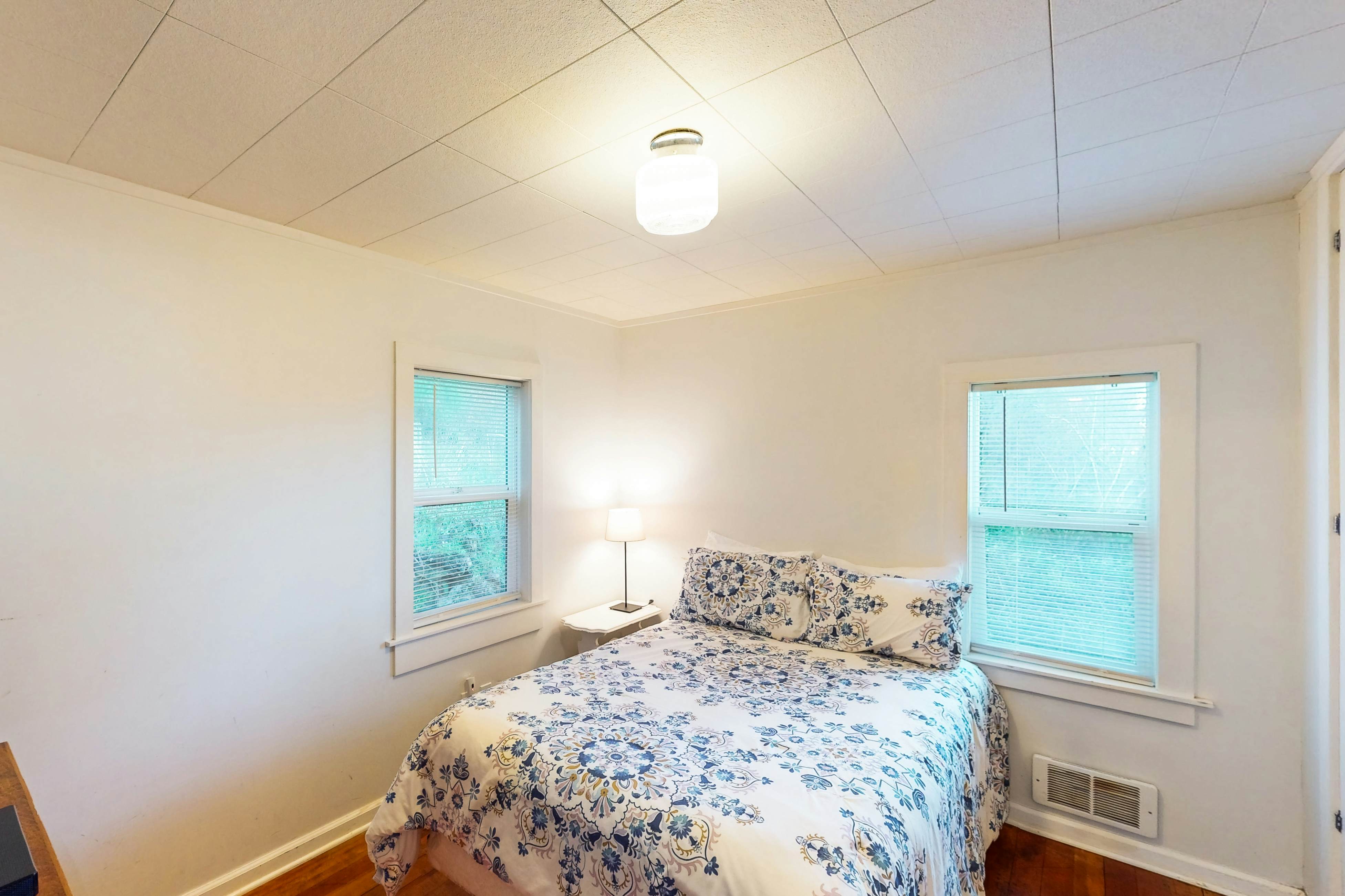 Dog-friendly cottage with amazing ocean views, whale watching