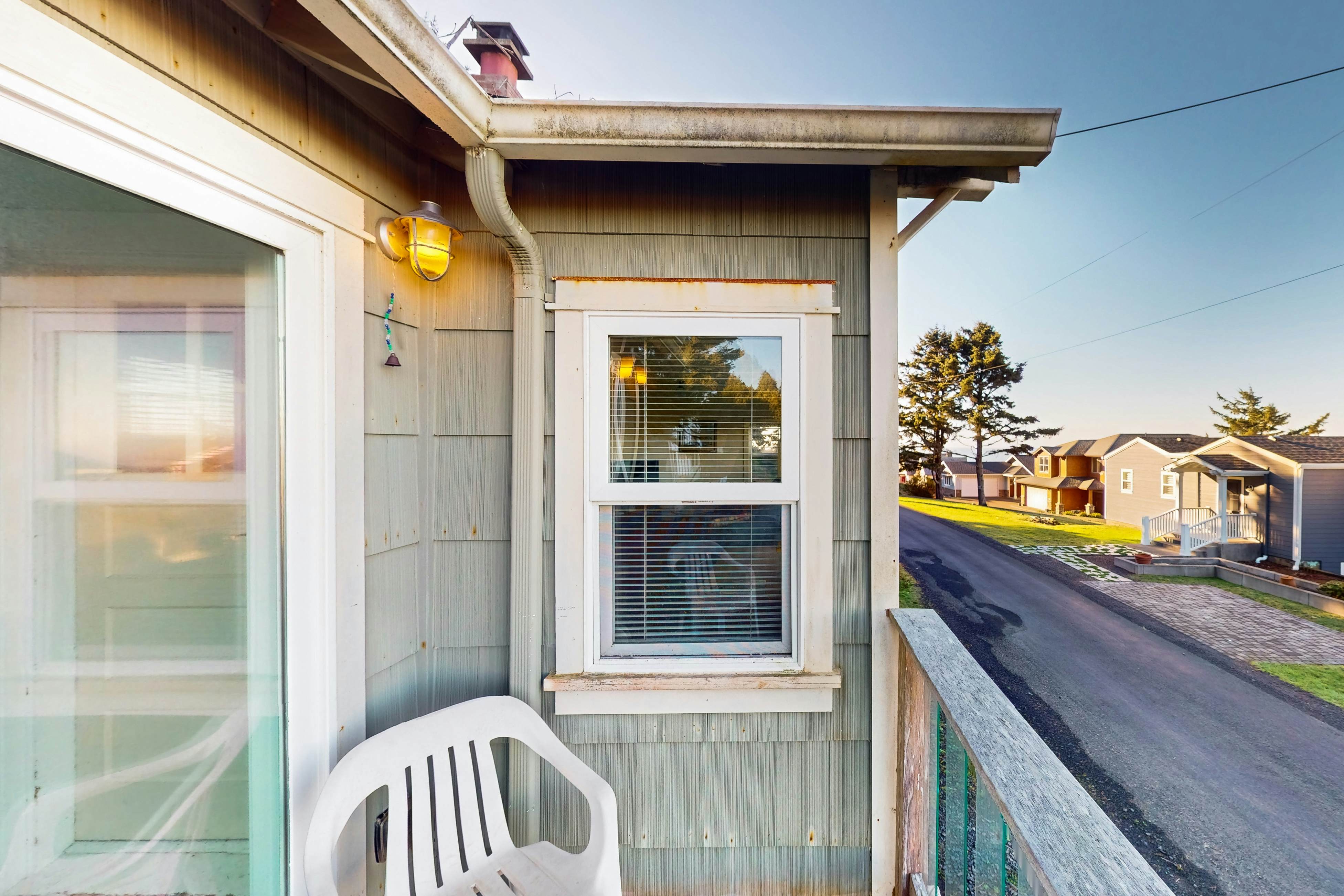 Dog-friendly cottage with amazing ocean views, whale watching