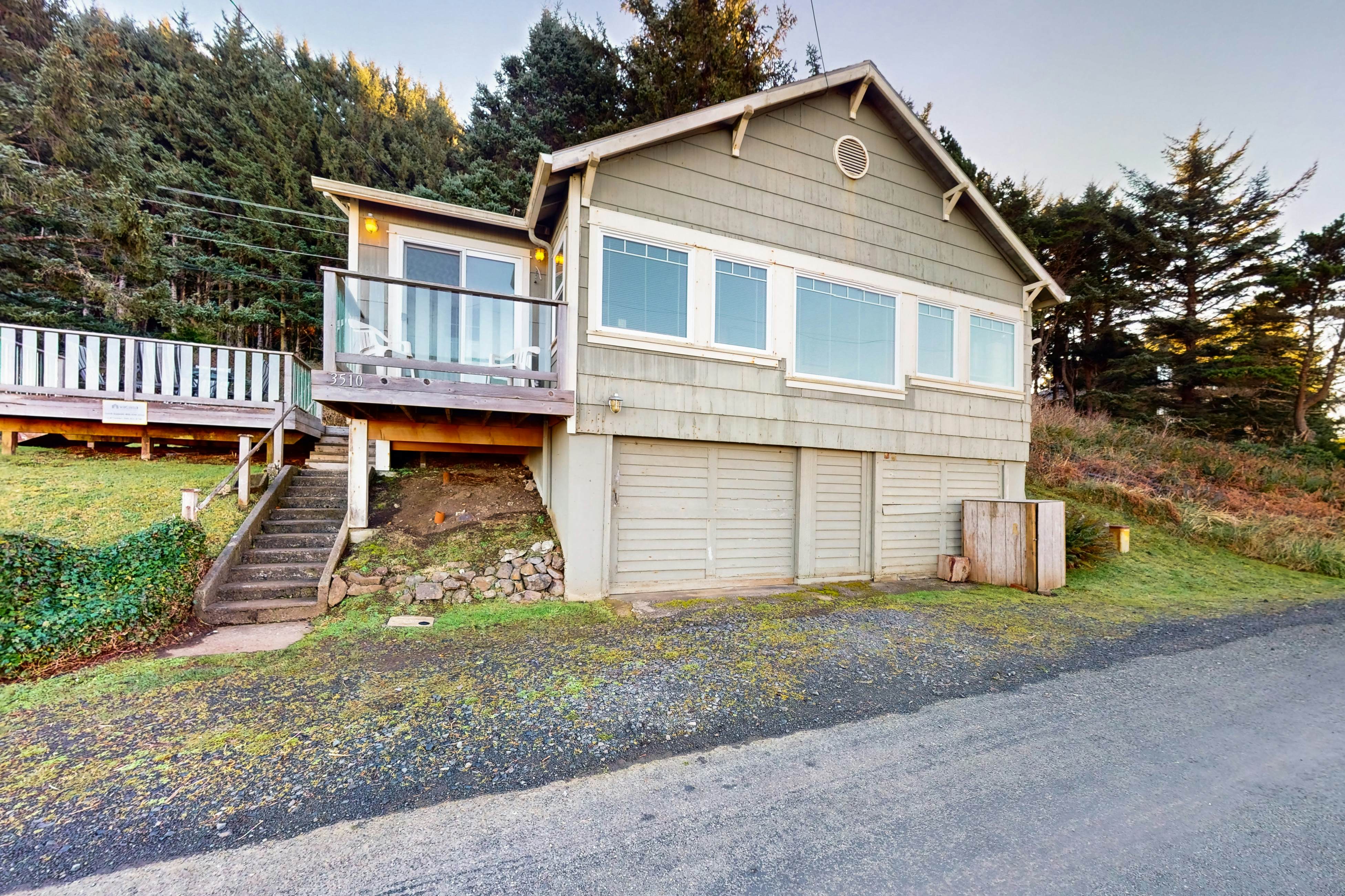 Dog-friendly cottage with amazing ocean views, whale watching