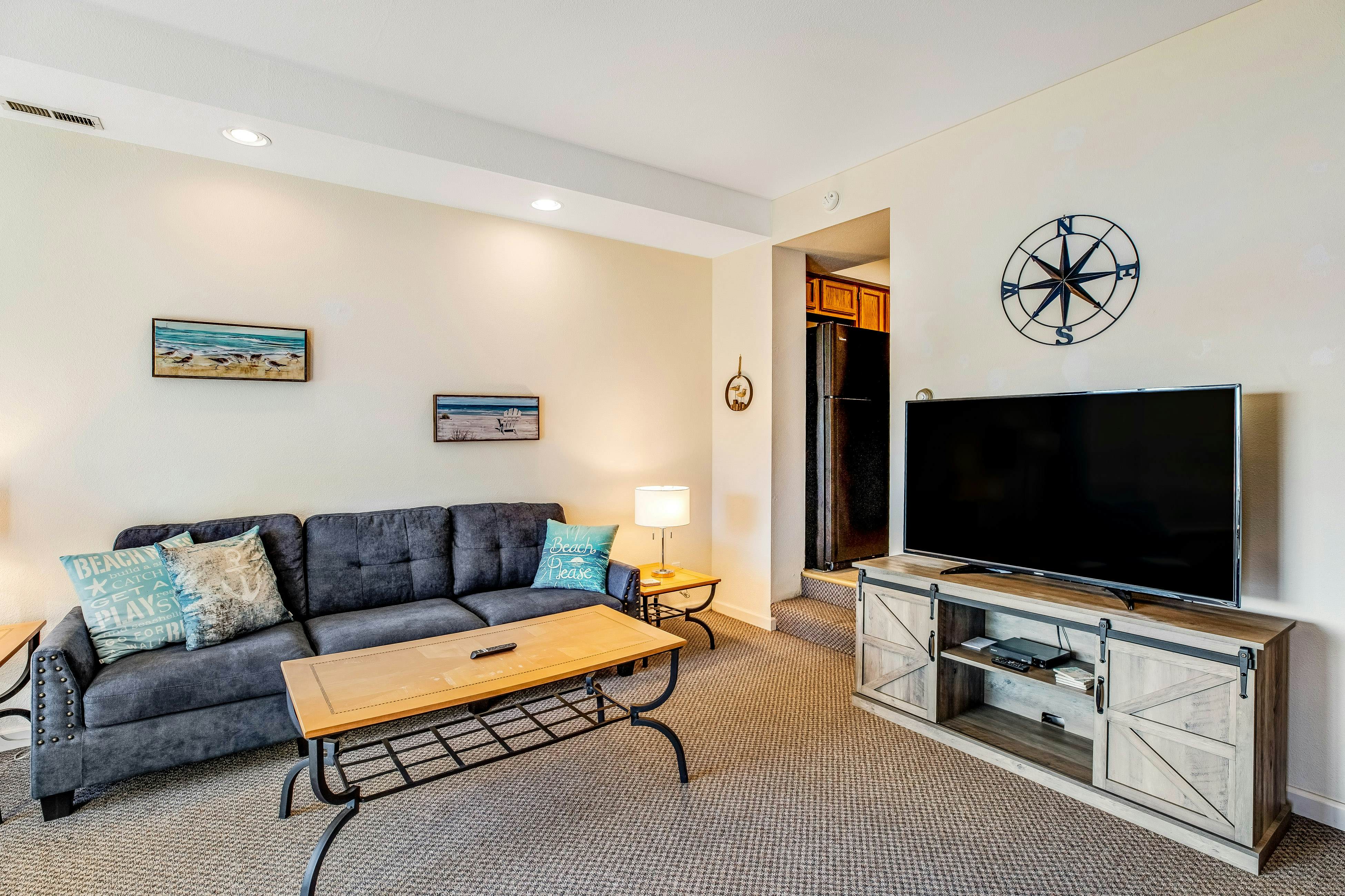 Inviting condo near beach and town with fireplace - great for whale watching