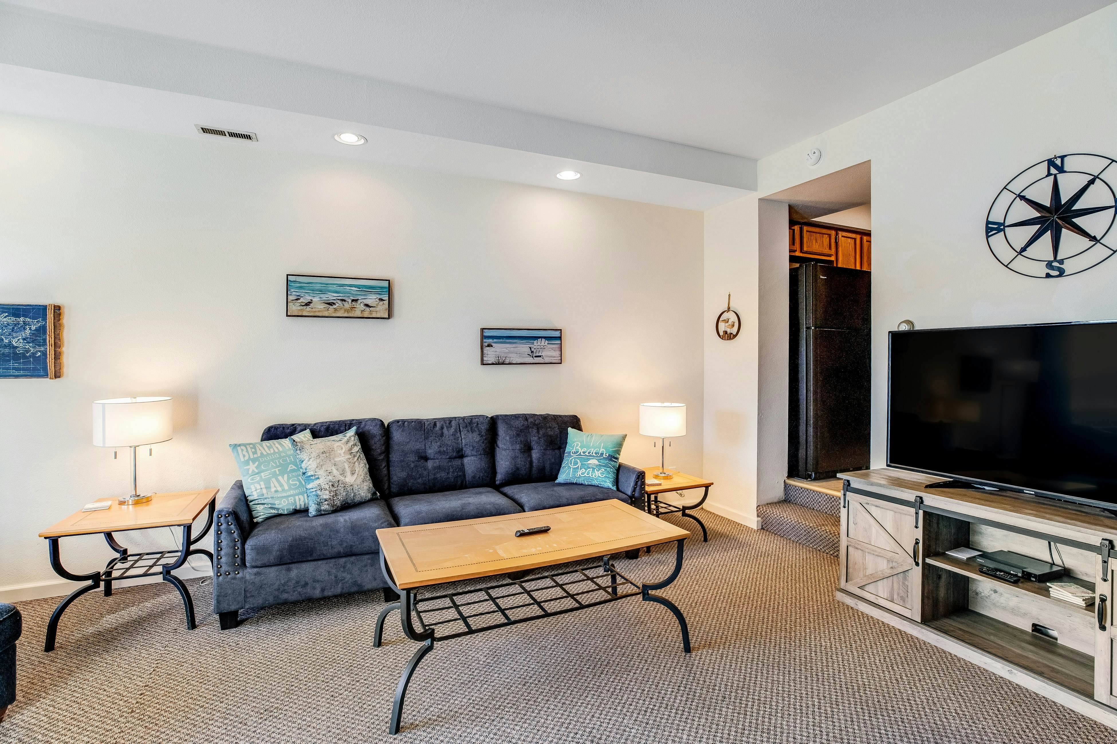 Inviting condo near beach and town with fireplace - great for whale watching