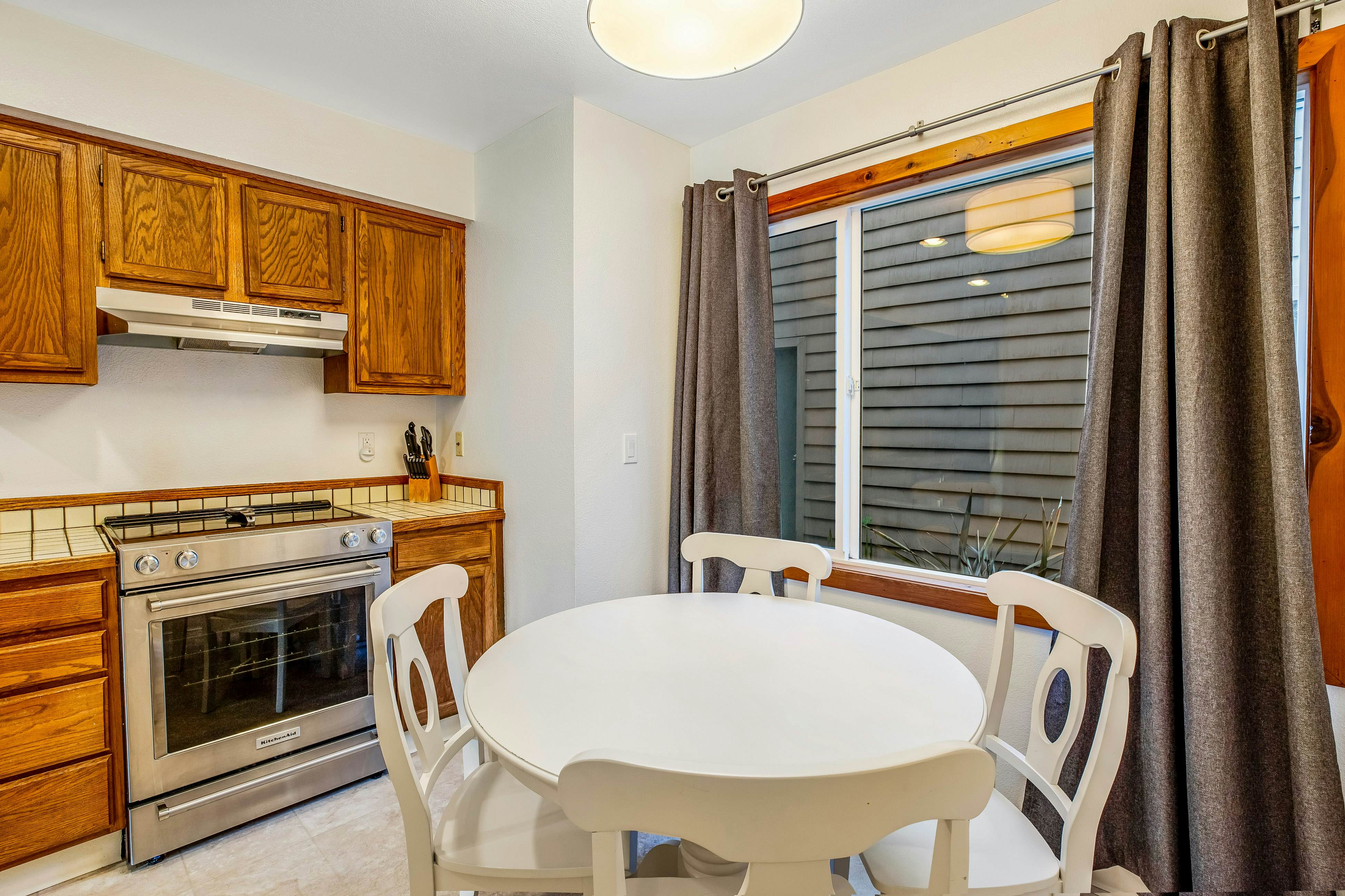 Inviting condo near beach and town with fireplace - great for whale watching