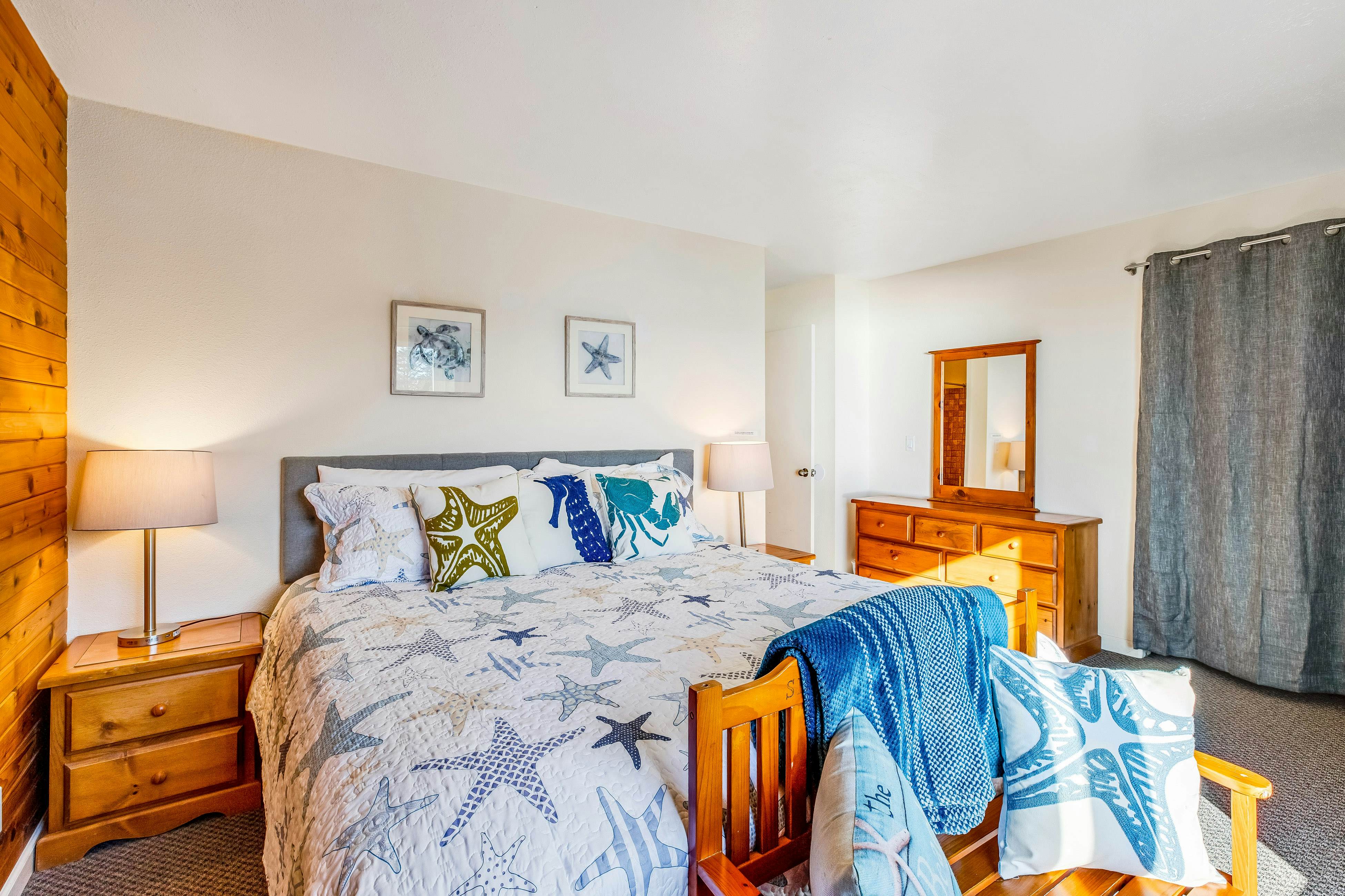 Inviting condo near beach and town with fireplace - great for whale watching