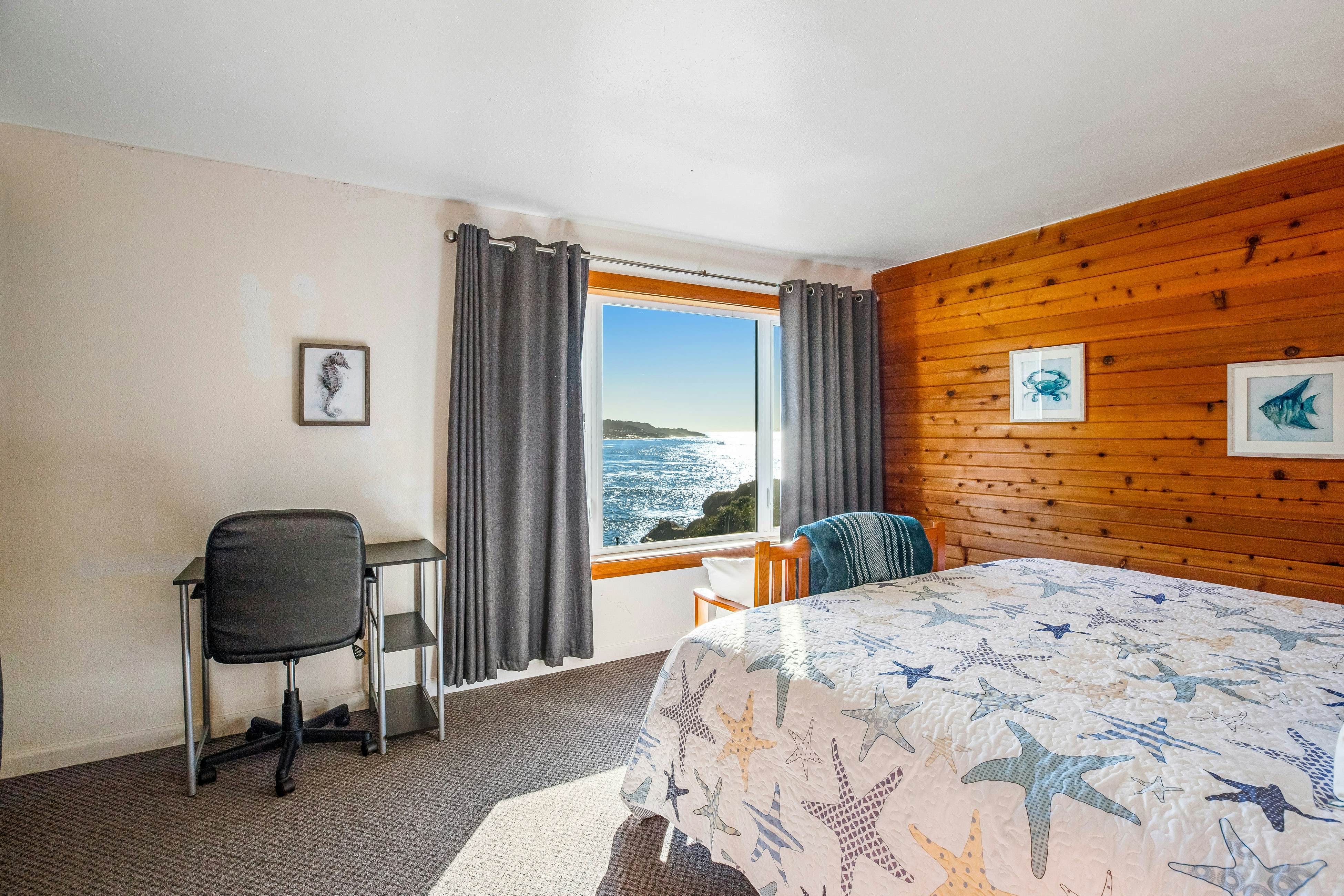 Inviting condo near beach and town with fireplace - great for whale watching