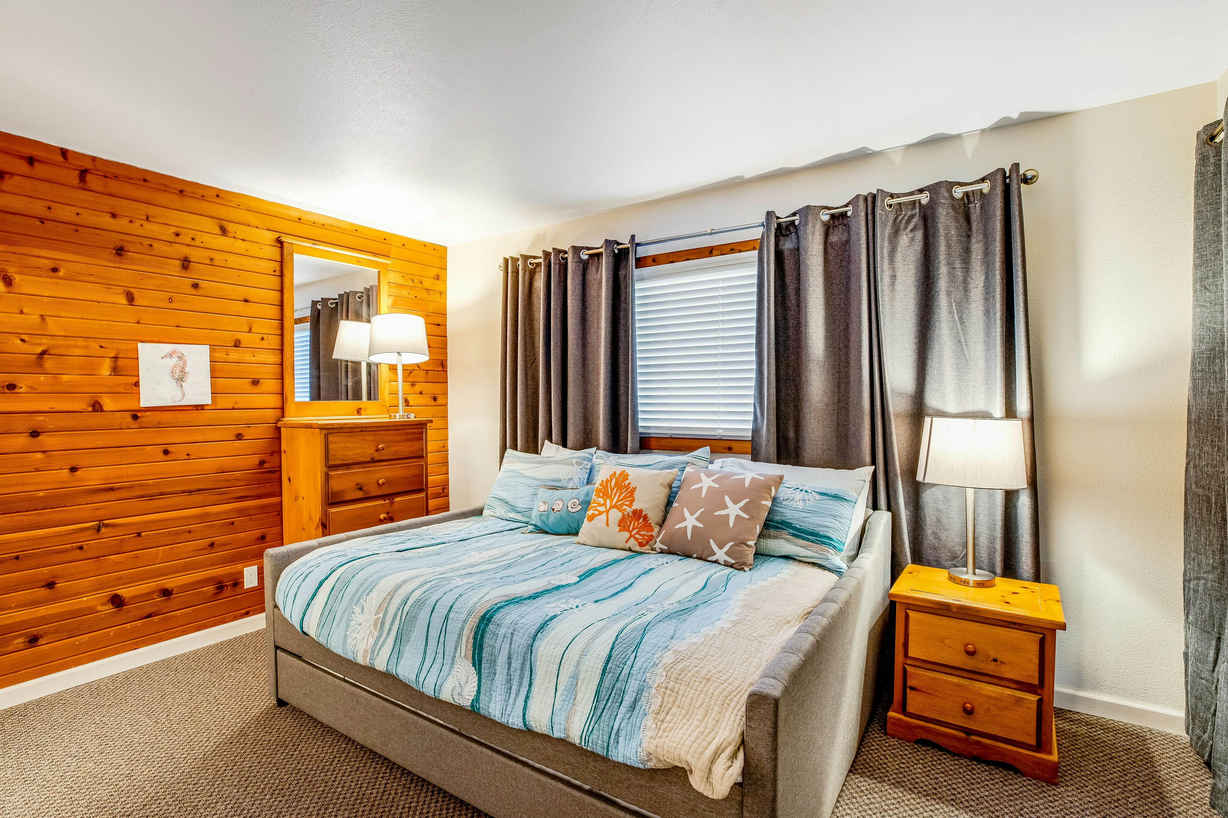 Inviting condo near beach and town with fireplace - great for whale watching