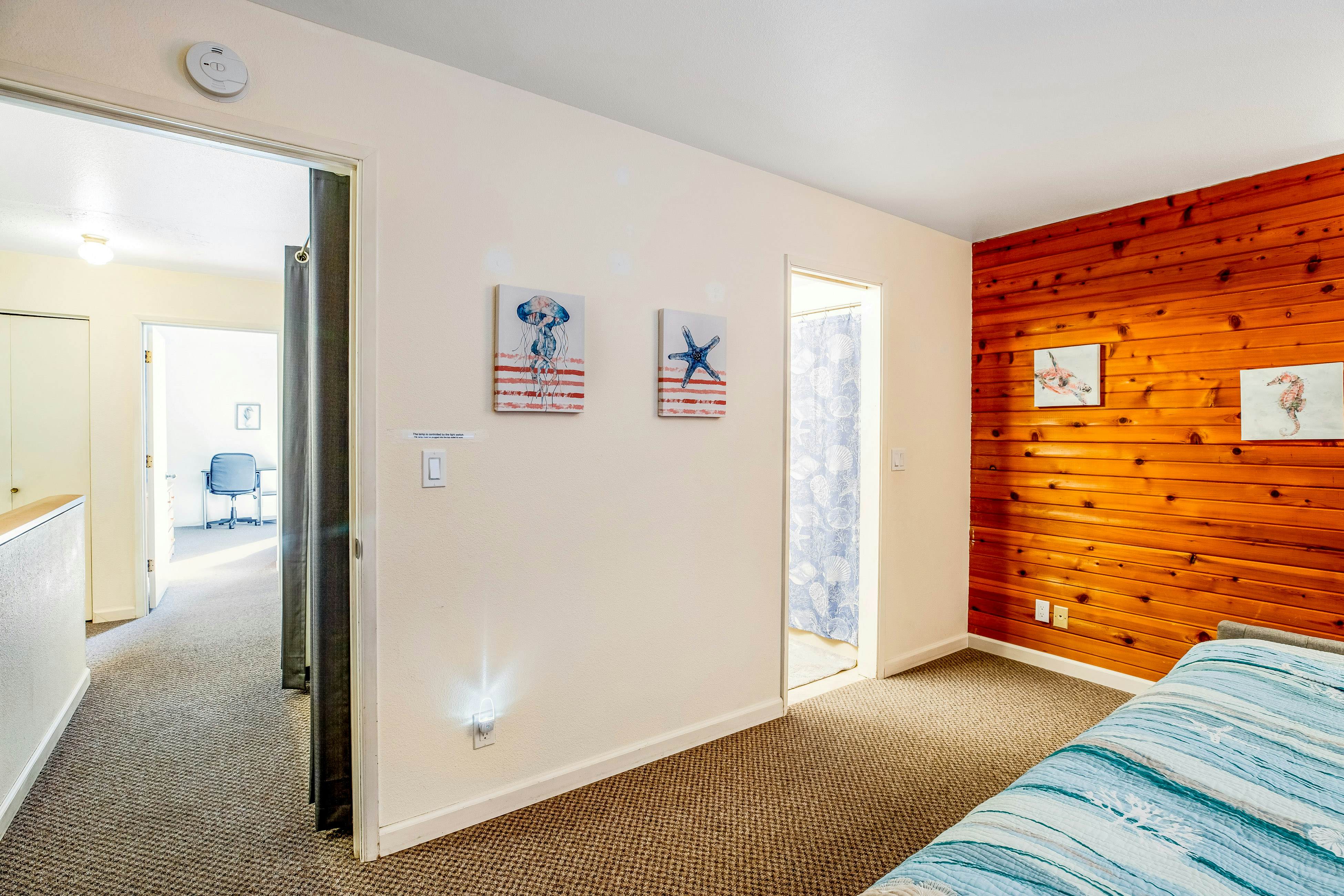 Inviting condo near beach and town with fireplace - great for whale watching