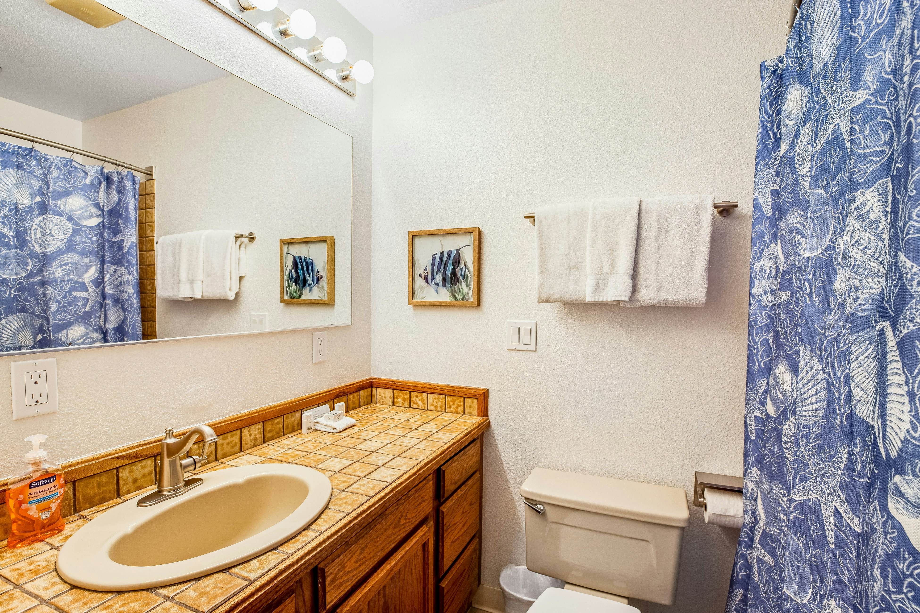 Inviting condo near beach and town with fireplace - great for whale watching