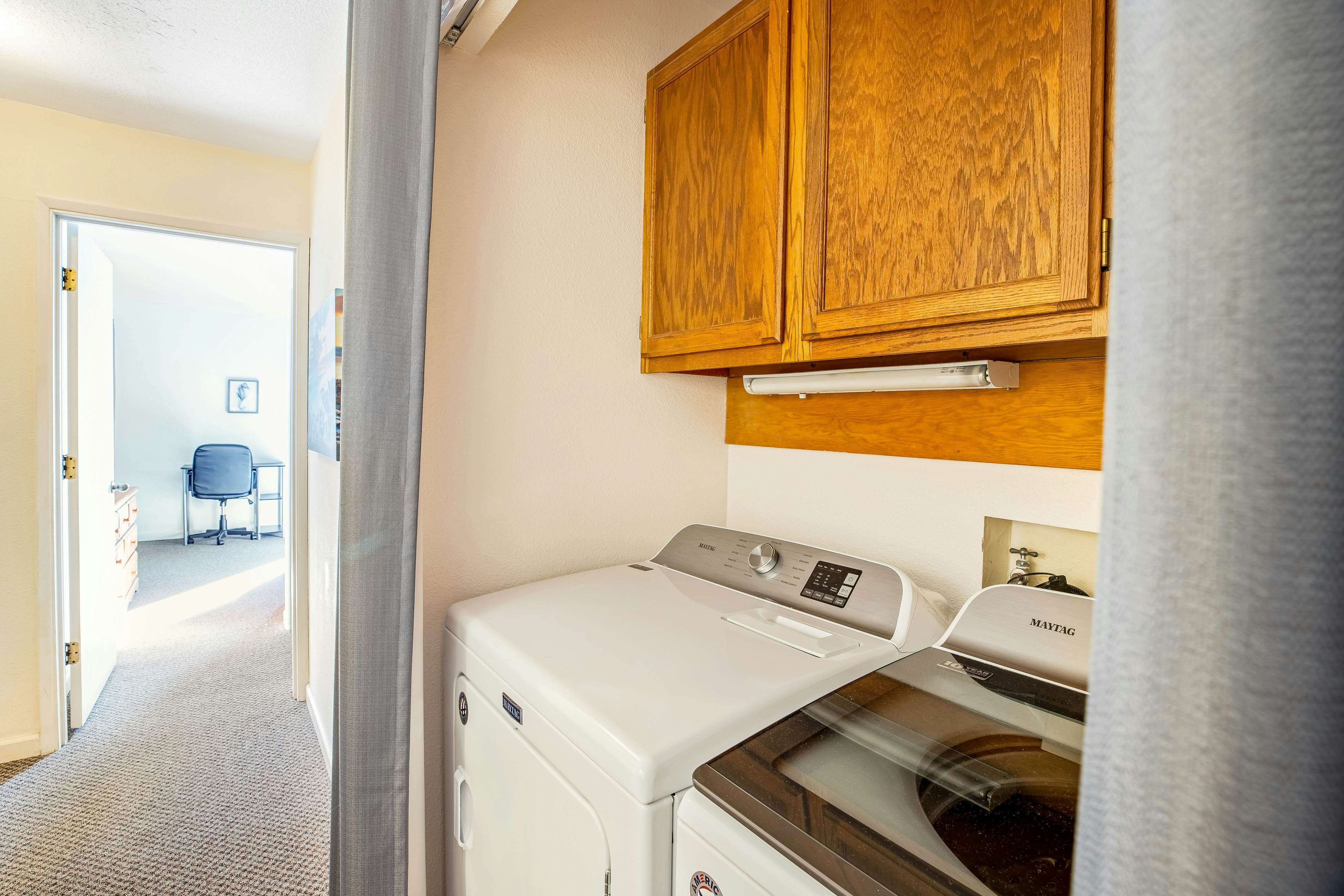 Inviting condo near beach and town with fireplace - great for whale watching