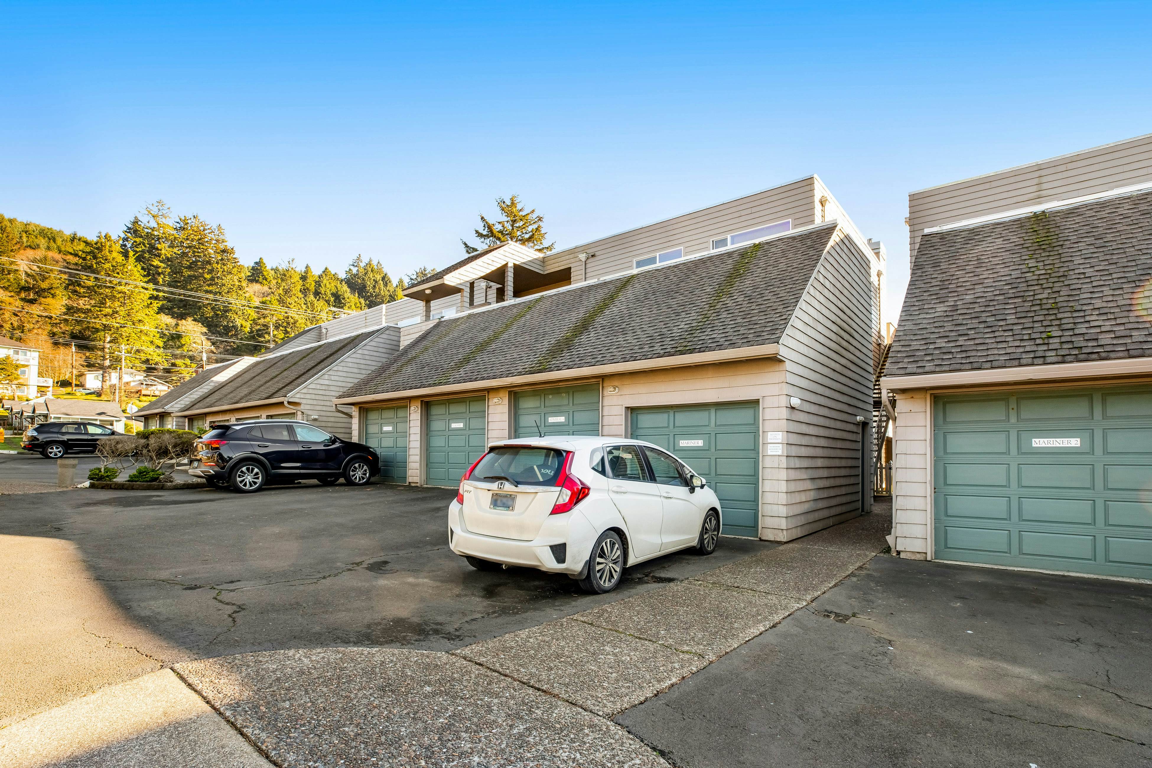 Inviting condo near beach and town with fireplace - great for whale watching