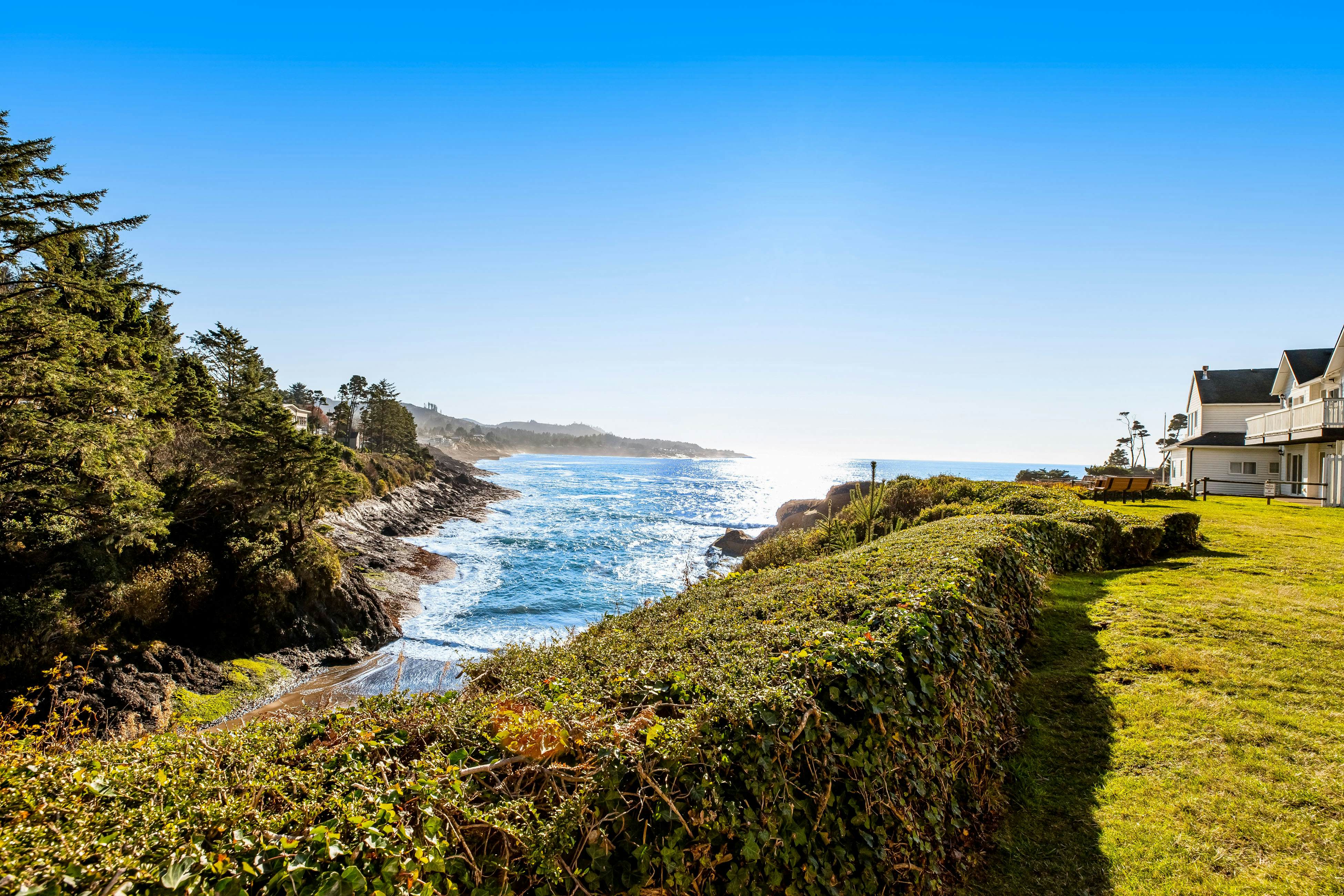 Inviting condo near beach and town with fireplace - great for whale watching