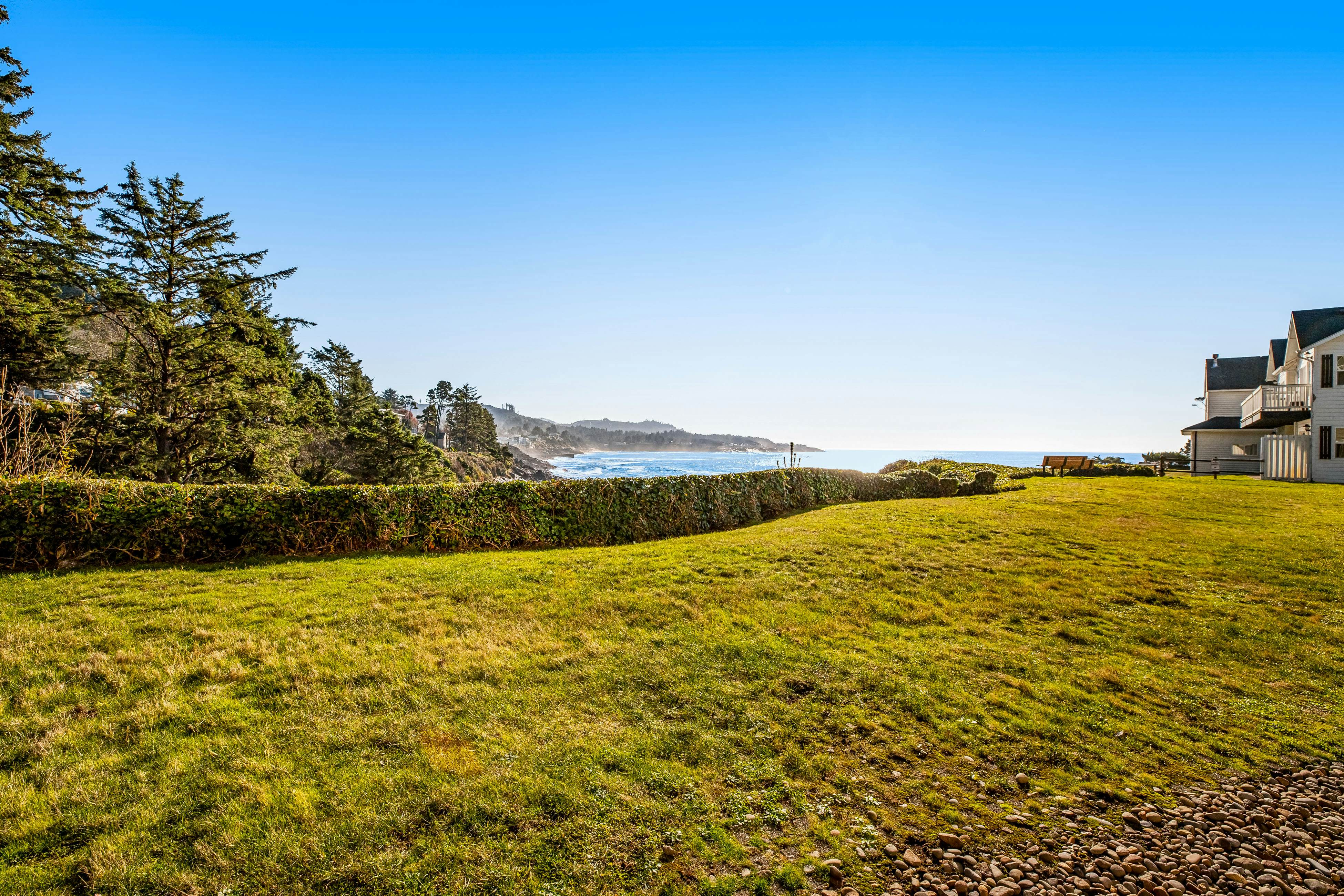 Inviting condo near beach and town with fireplace - great for whale watching