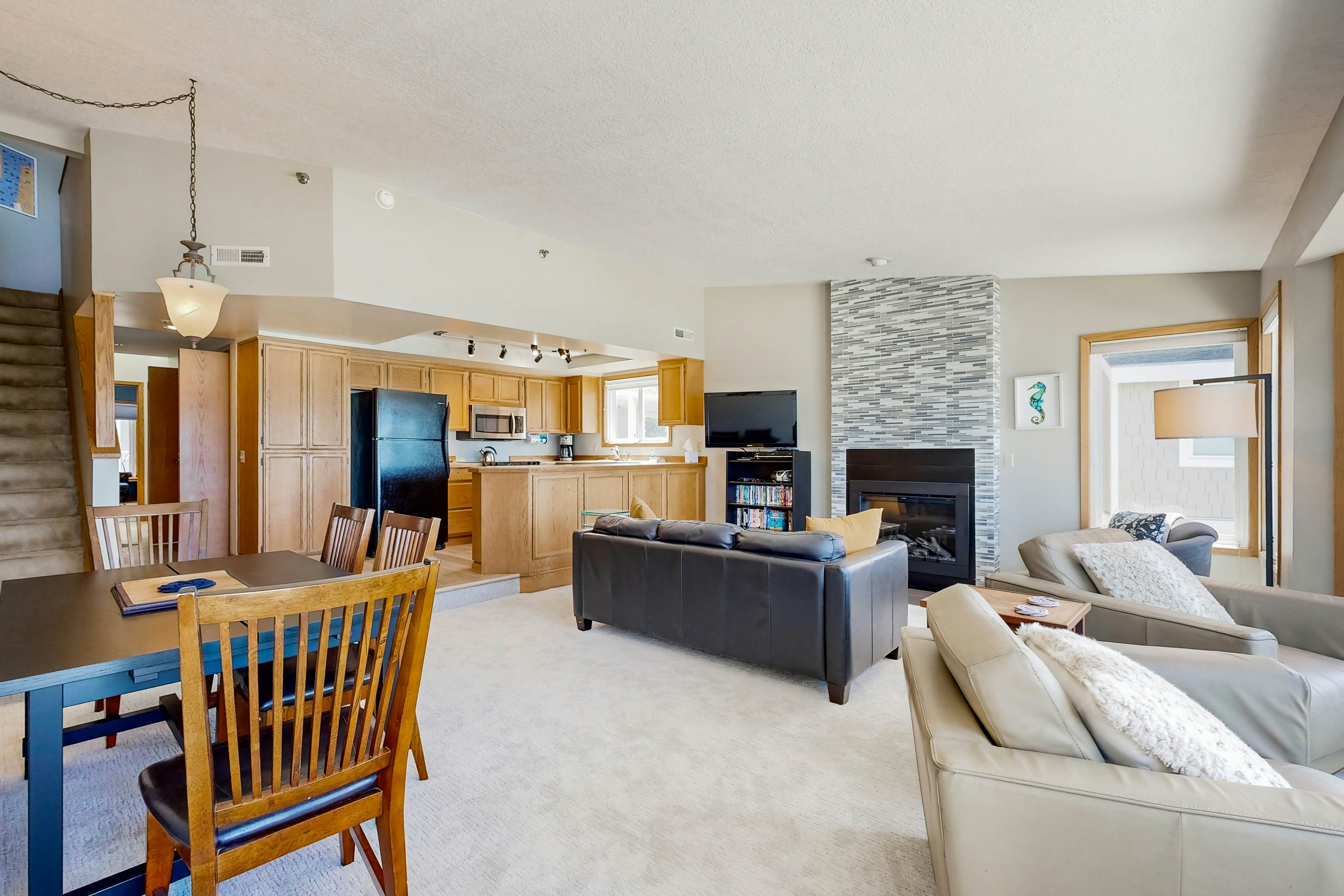 Oceanfront home with picture windows, balcony & elevator  - watch for whales