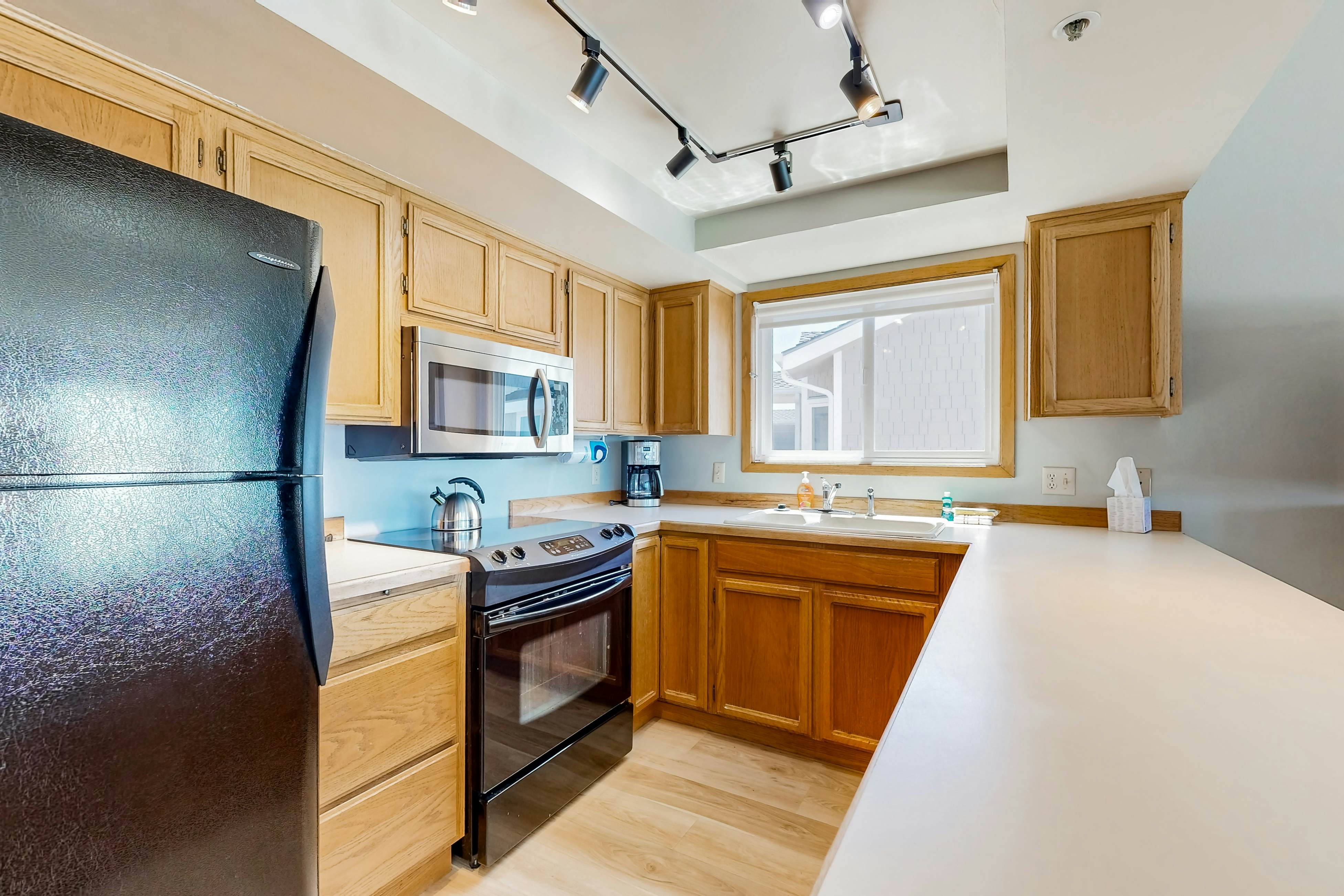 Oceanfront home with picture windows, balcony & elevator  - watch for whales