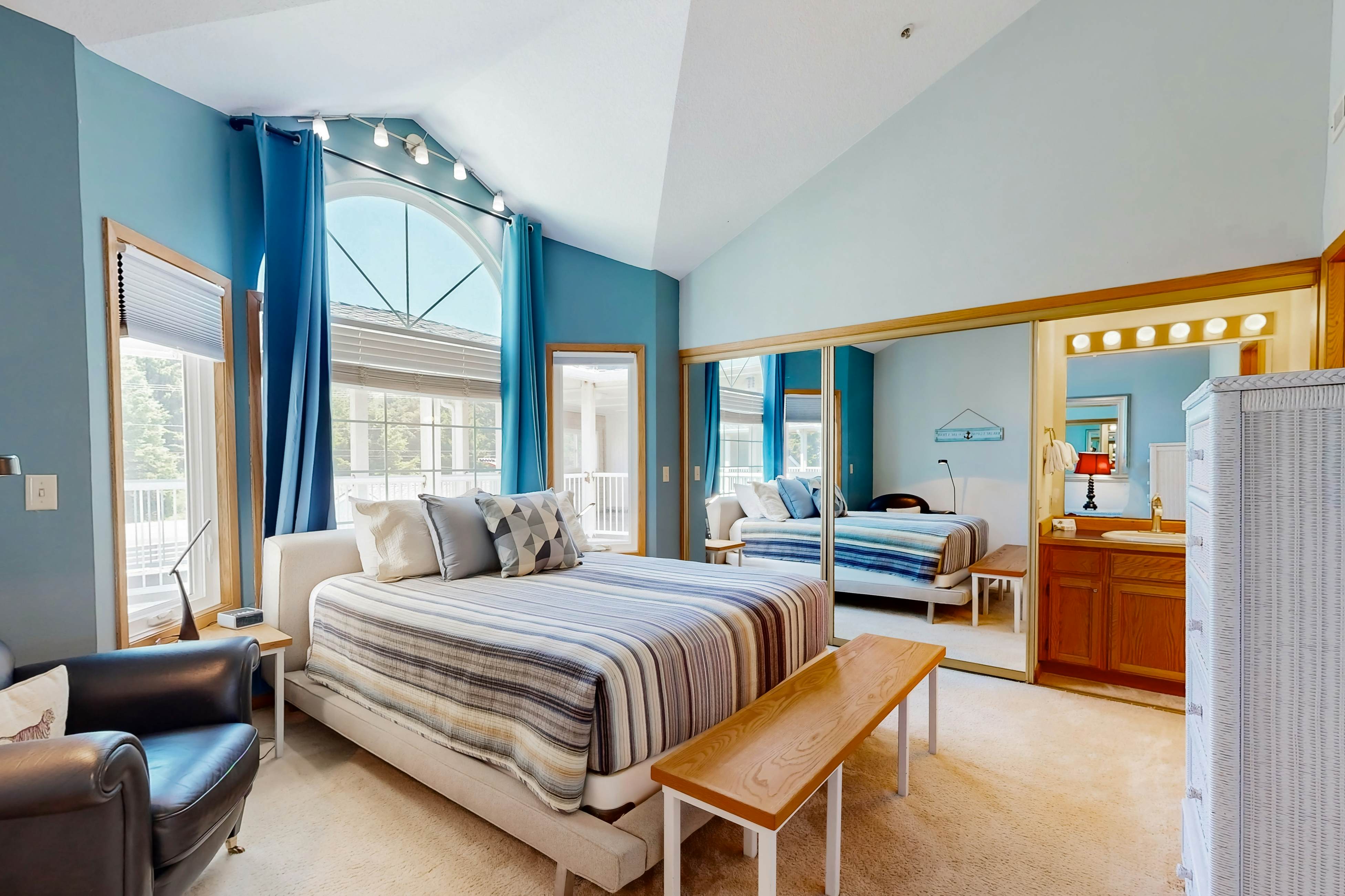 Oceanfront home with picture windows, balcony & elevator  - watch for whales