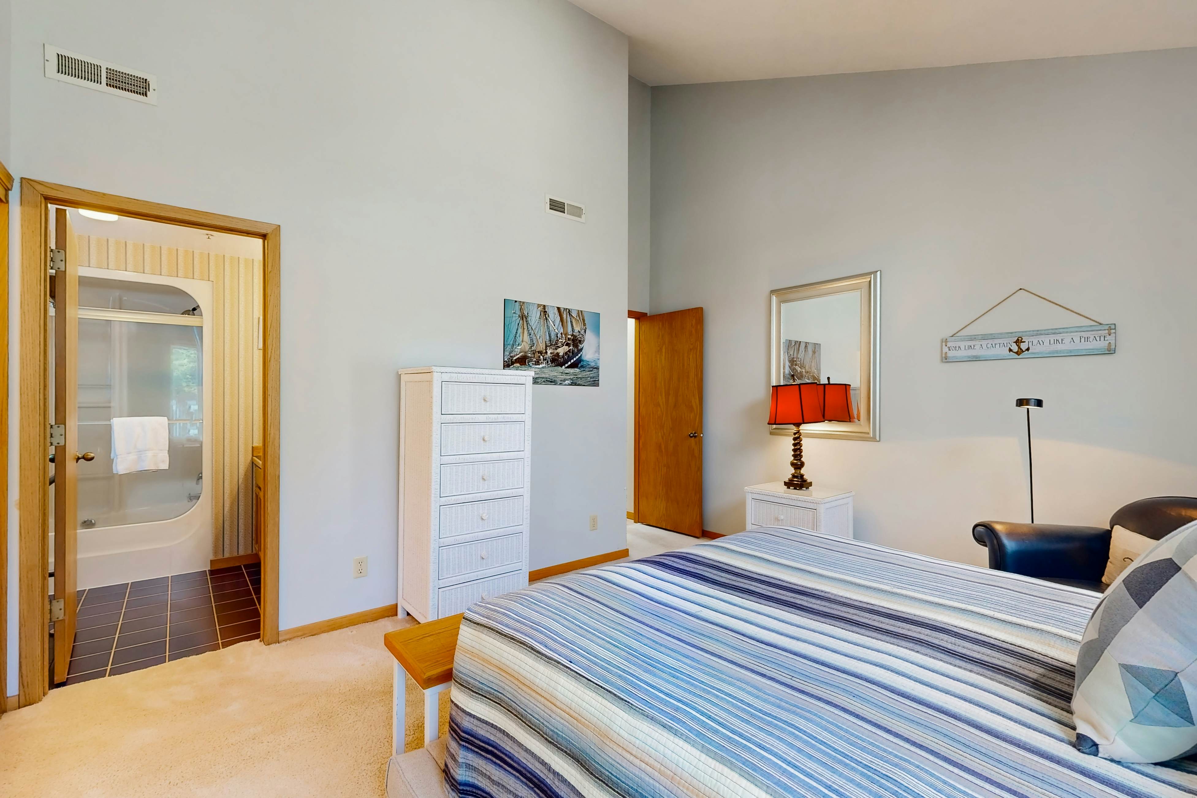 Oceanfront home with picture windows, balcony & elevator  - watch for whales