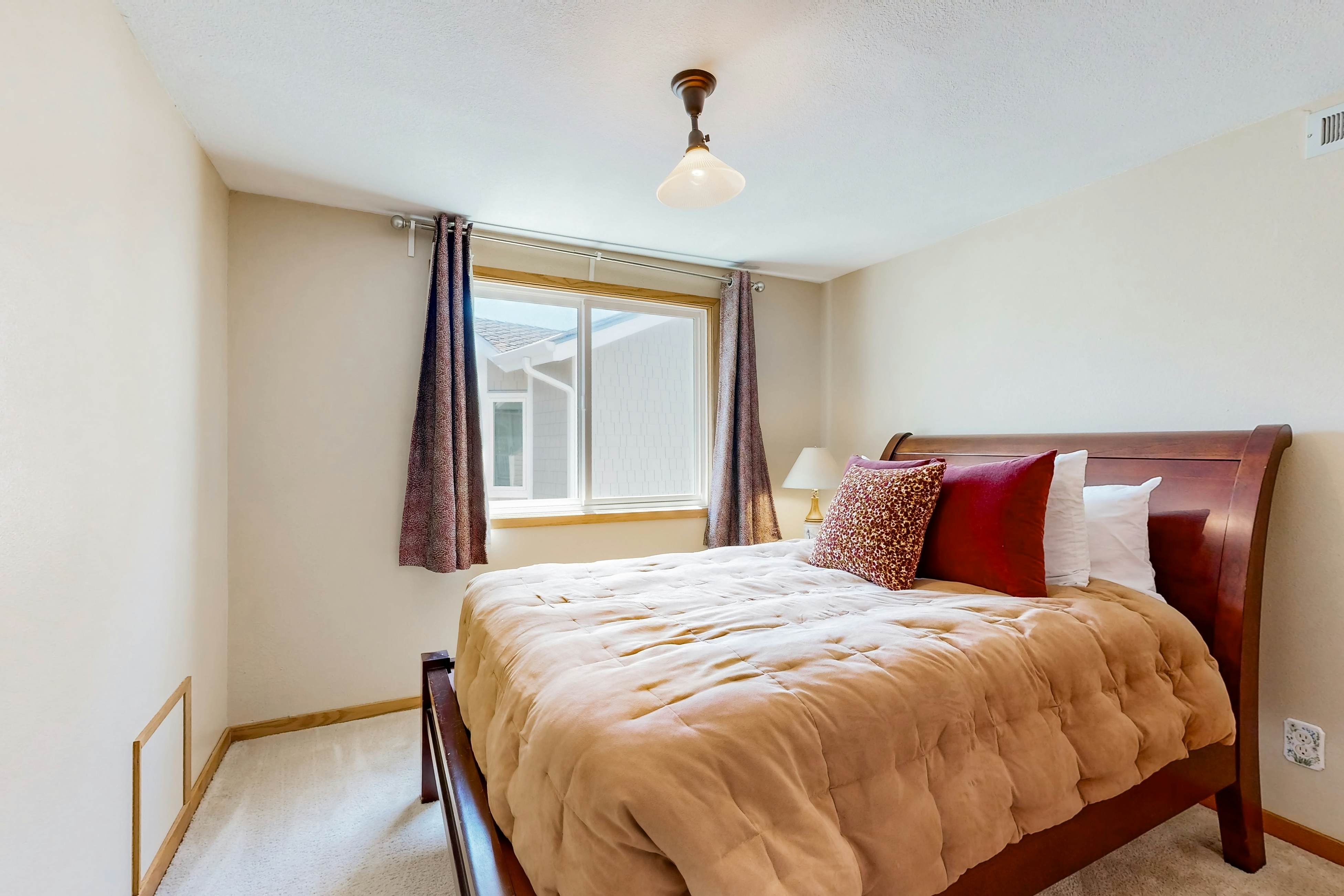 Oceanfront home with picture windows, balcony & elevator  - watch for whales