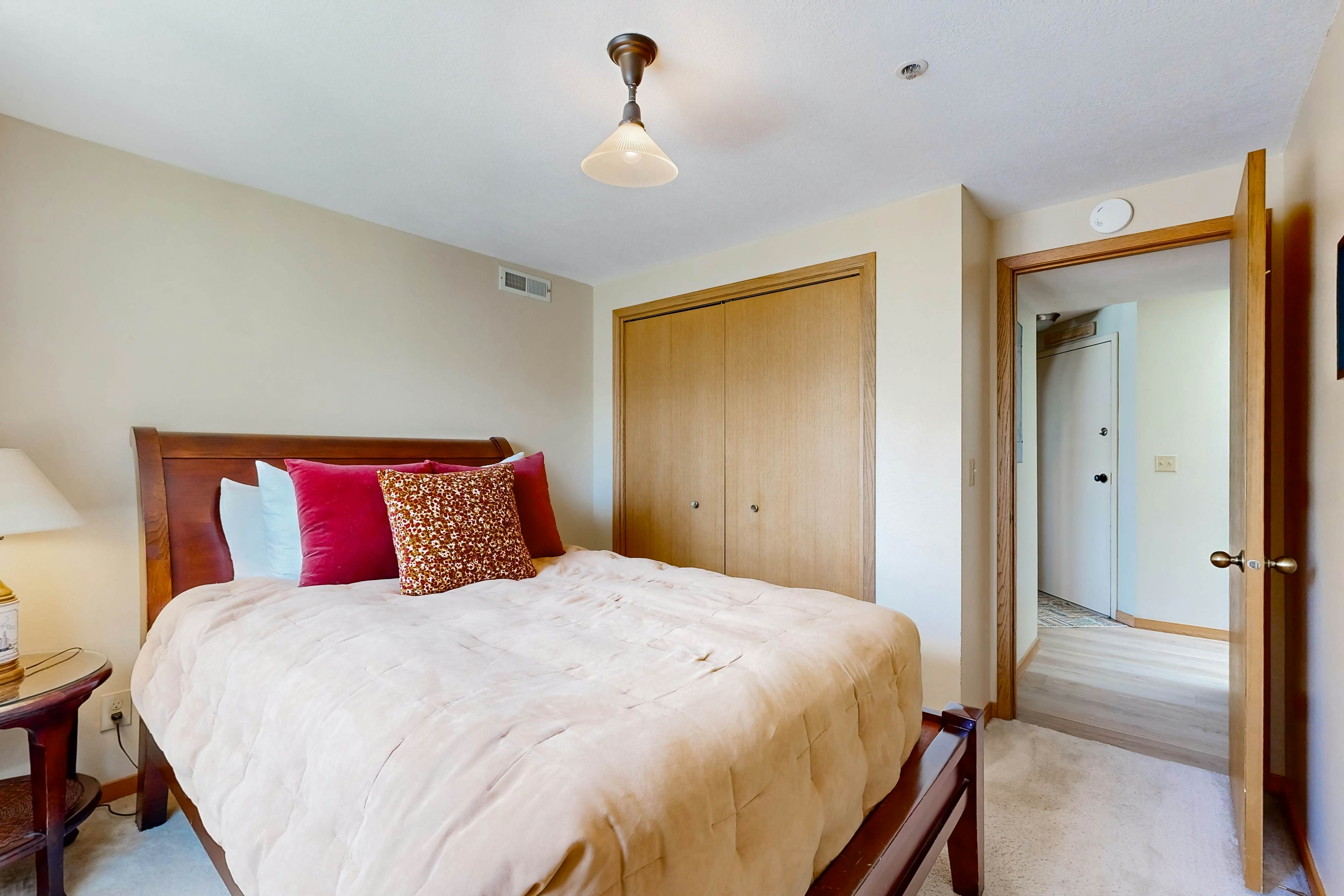 Oceanfront home with picture windows, balcony & elevator  - watch for whales