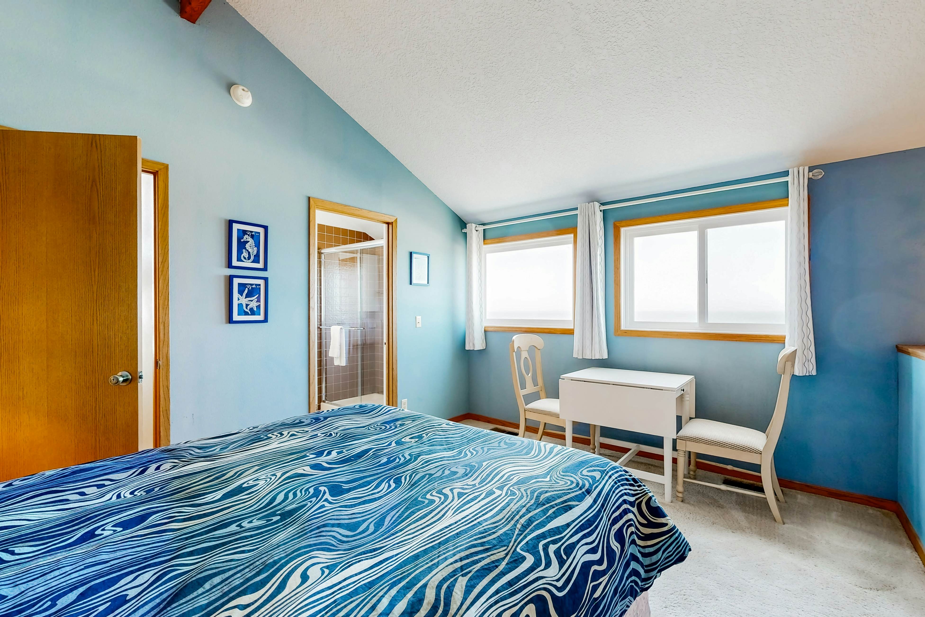 Oceanfront home with picture windows, balcony & elevator  - watch for whales