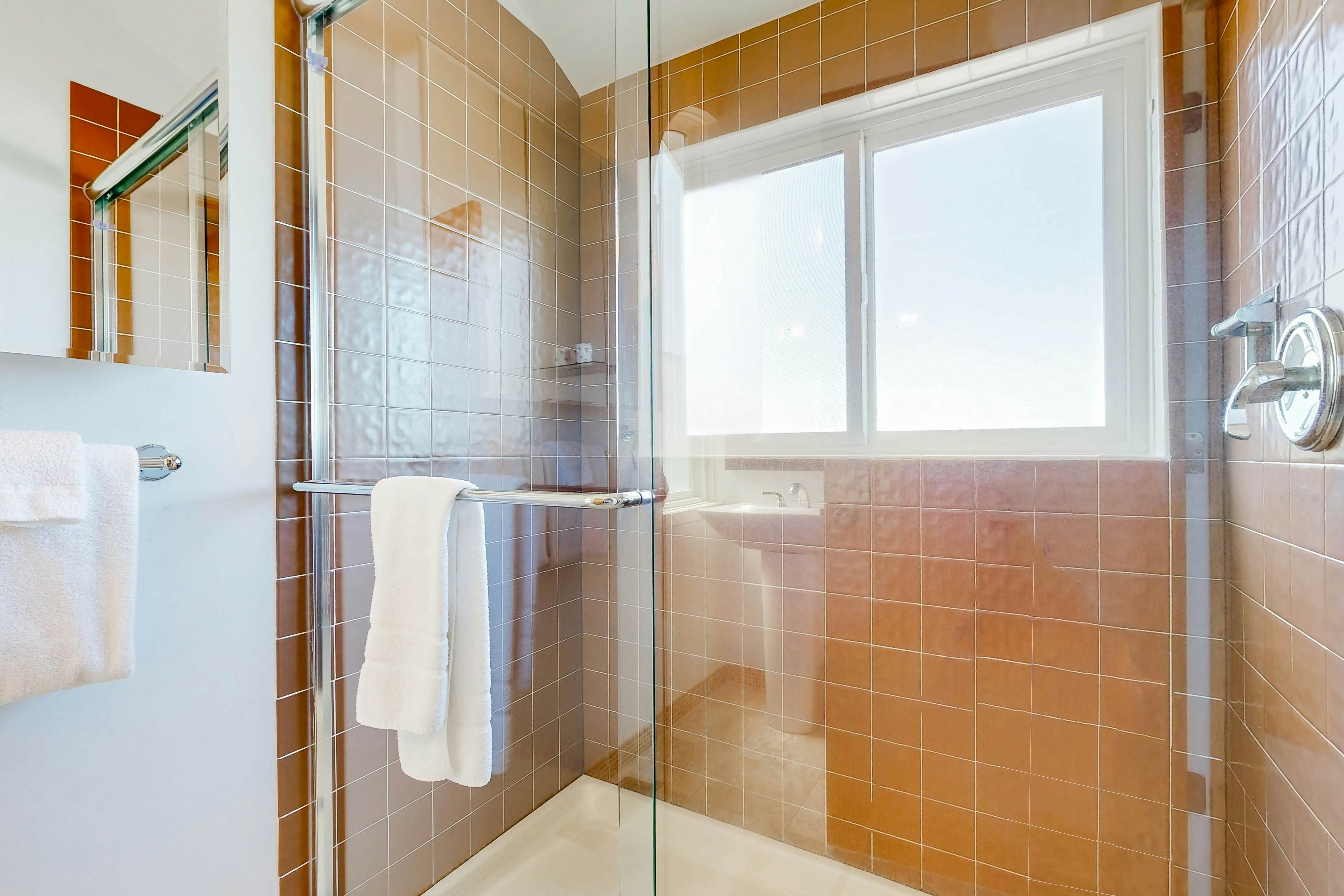 Oceanfront home with picture windows, balcony & elevator  - watch for whales