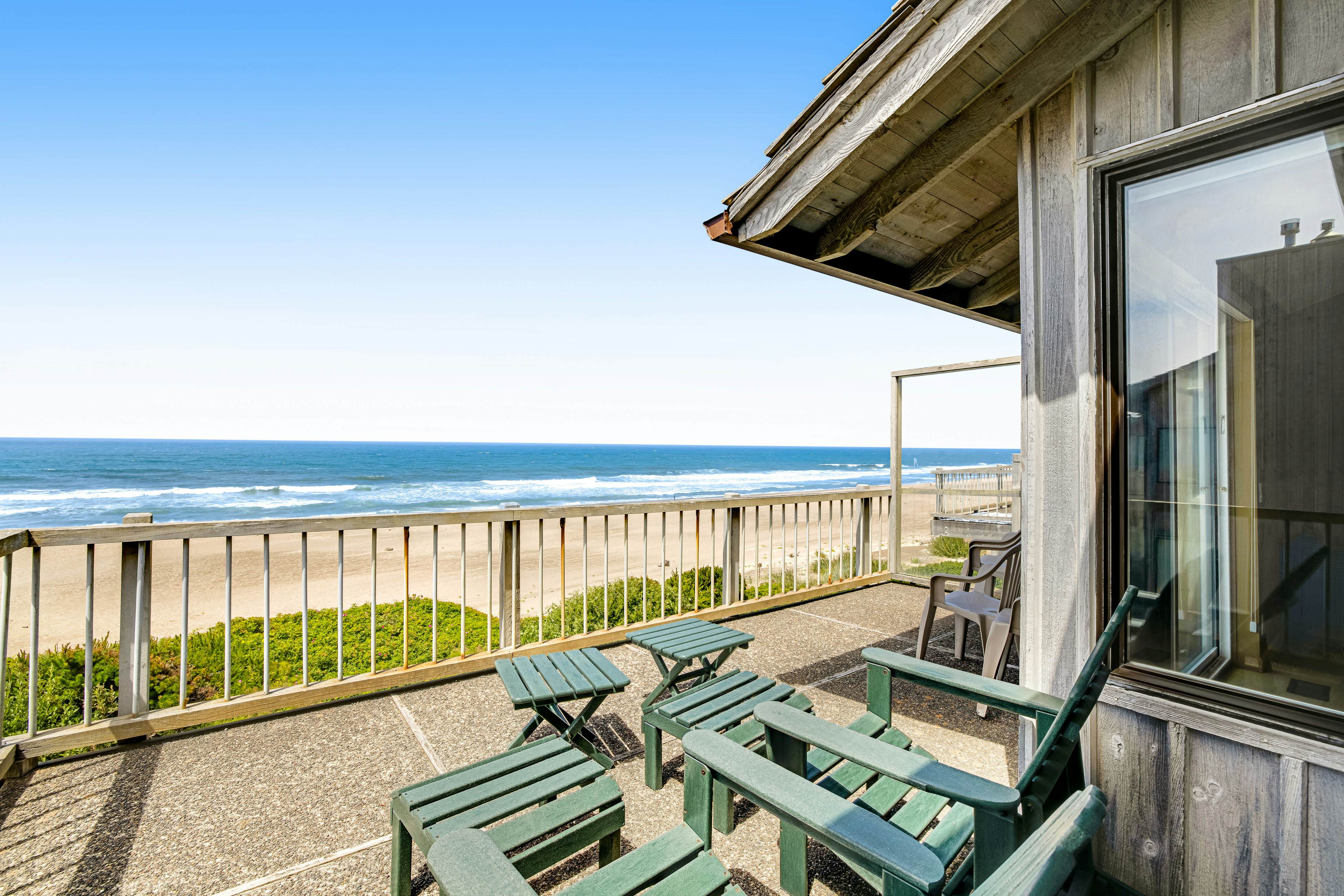 Beachfront Condo w/ Amazing Ocean View, Fireplace, Shared Pool, & Tennis