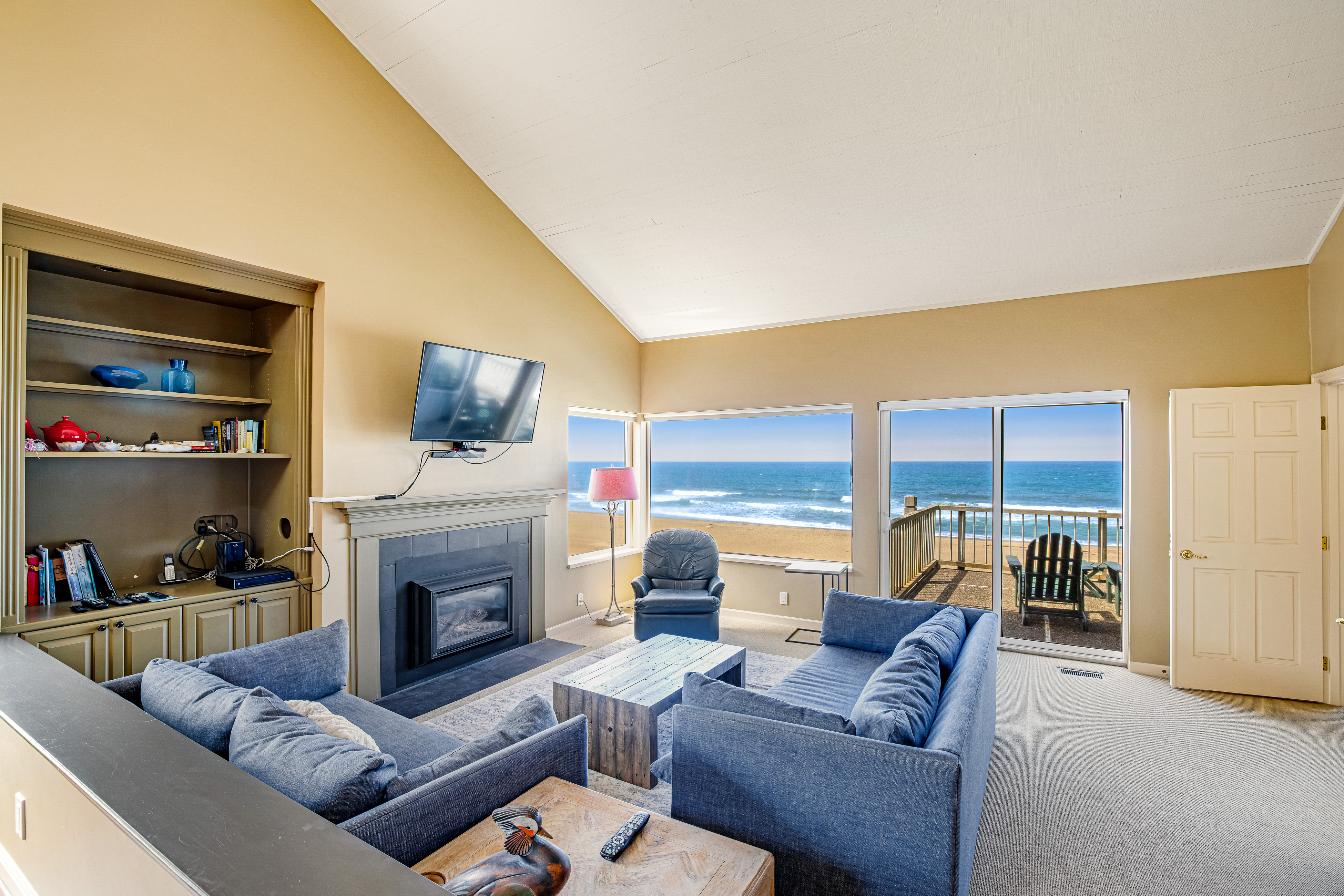 Beachfront Condo with Amazing Ocean View Fireplace Shared Pool and Tennis