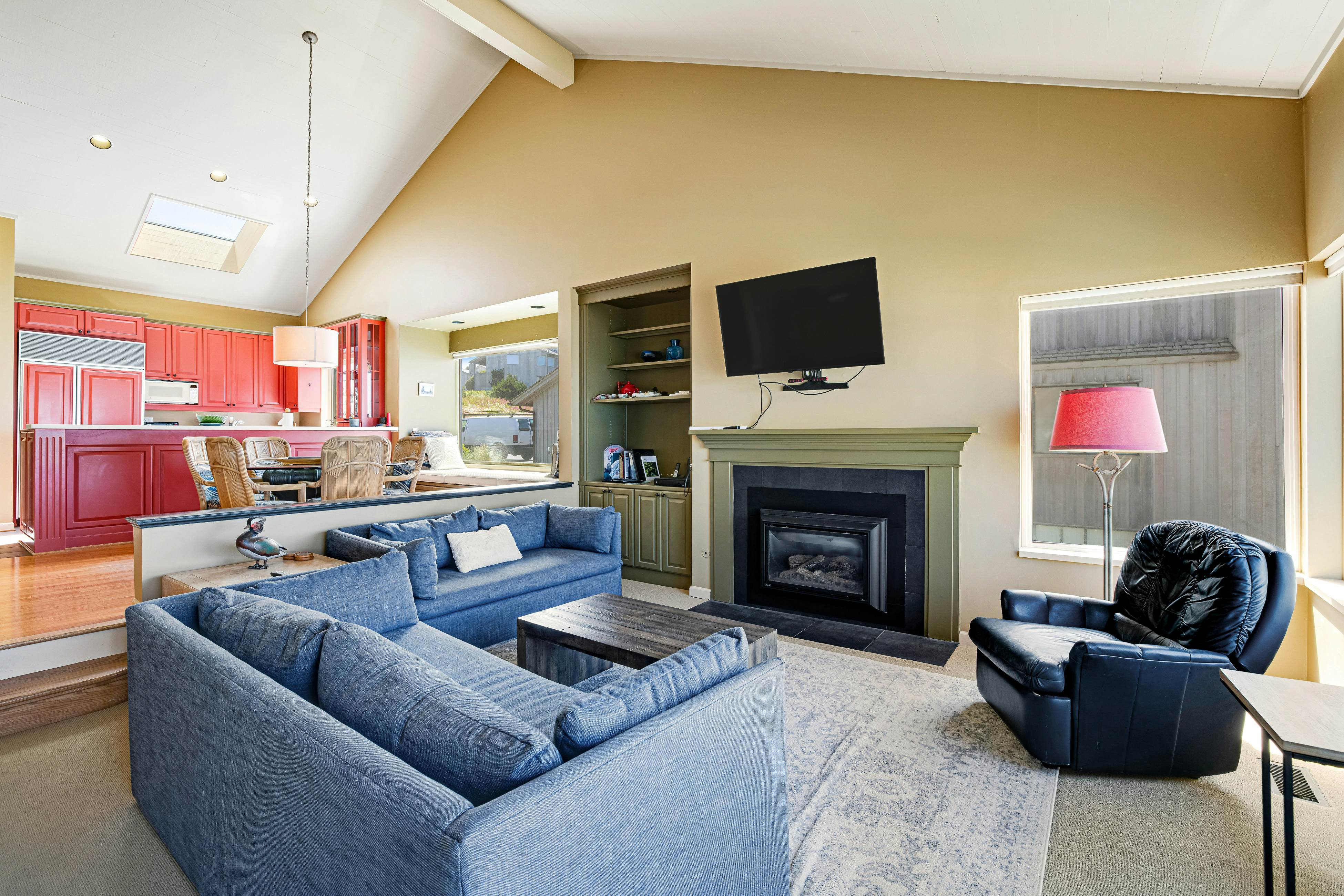 Beachfront Condo w/ Amazing Ocean View, Fireplace, Shared Pool, & Tennis