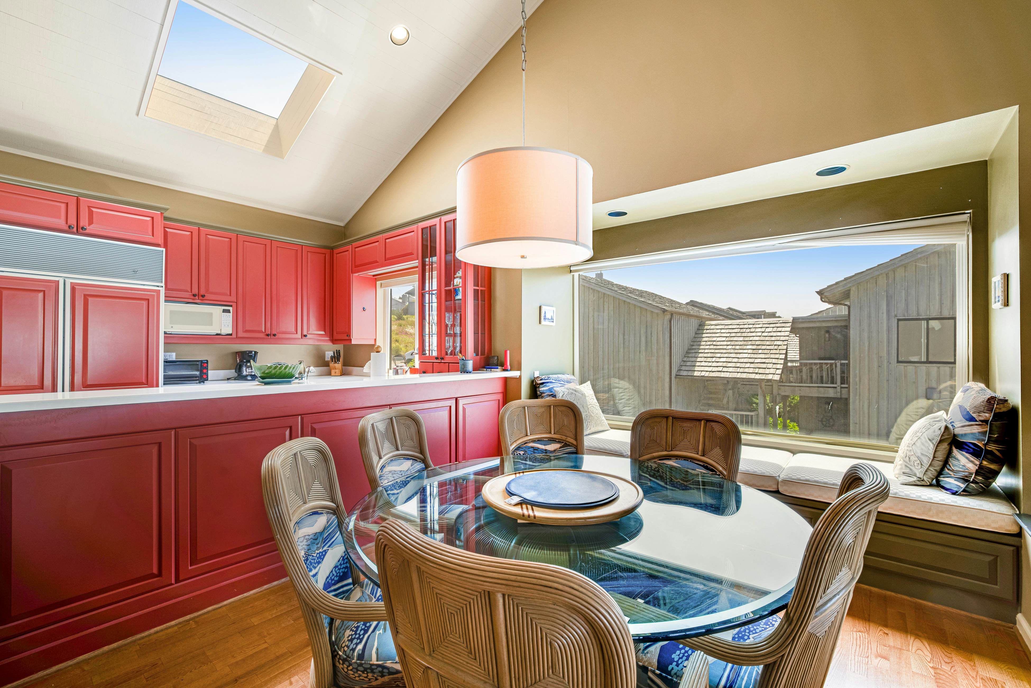 Beachfront Condo w/ Amazing Ocean View, Fireplace, Shared Pool, & Tennis