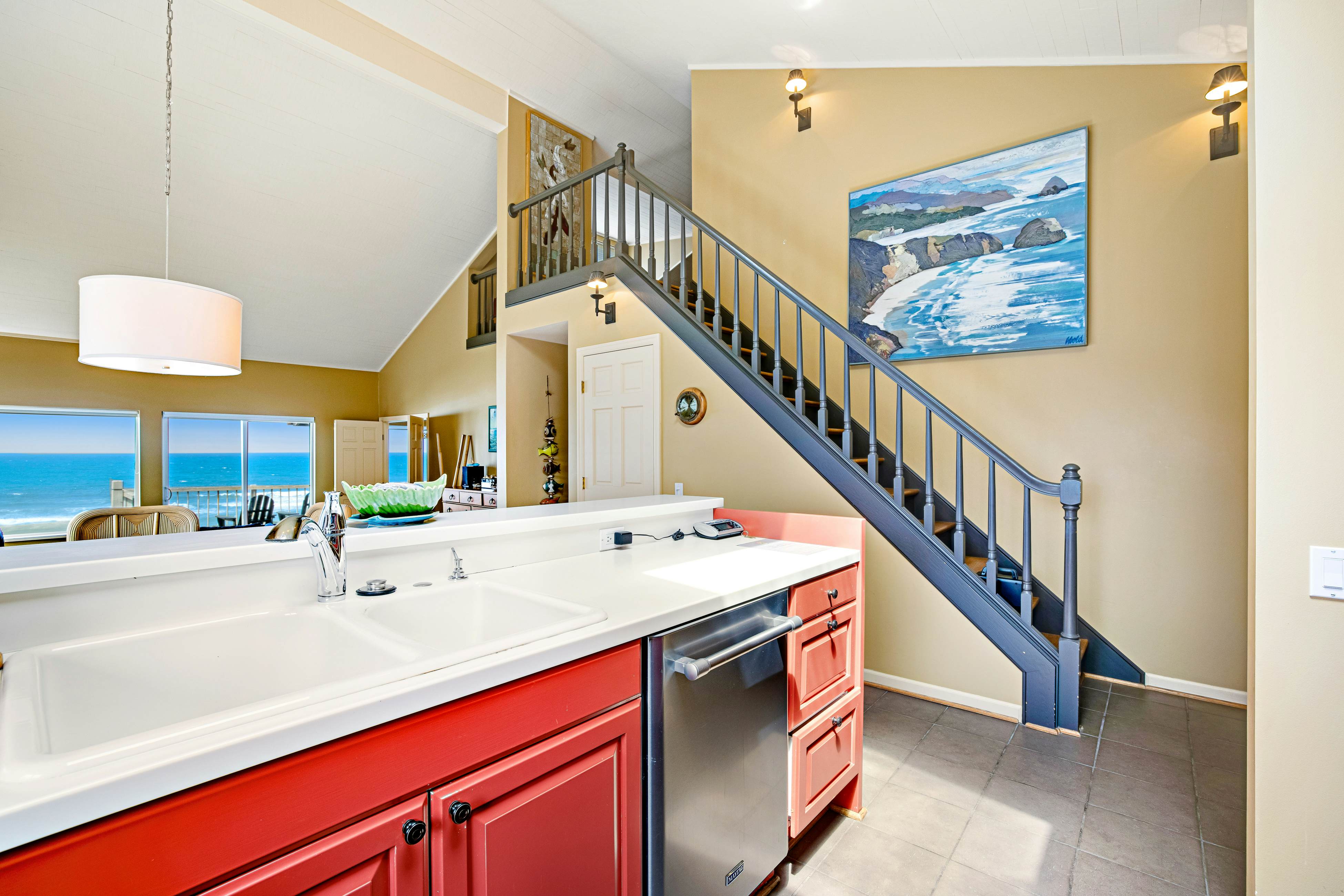 Beachfront Condo w/ Amazing Ocean View, Fireplace, Shared Pool, & Tennis