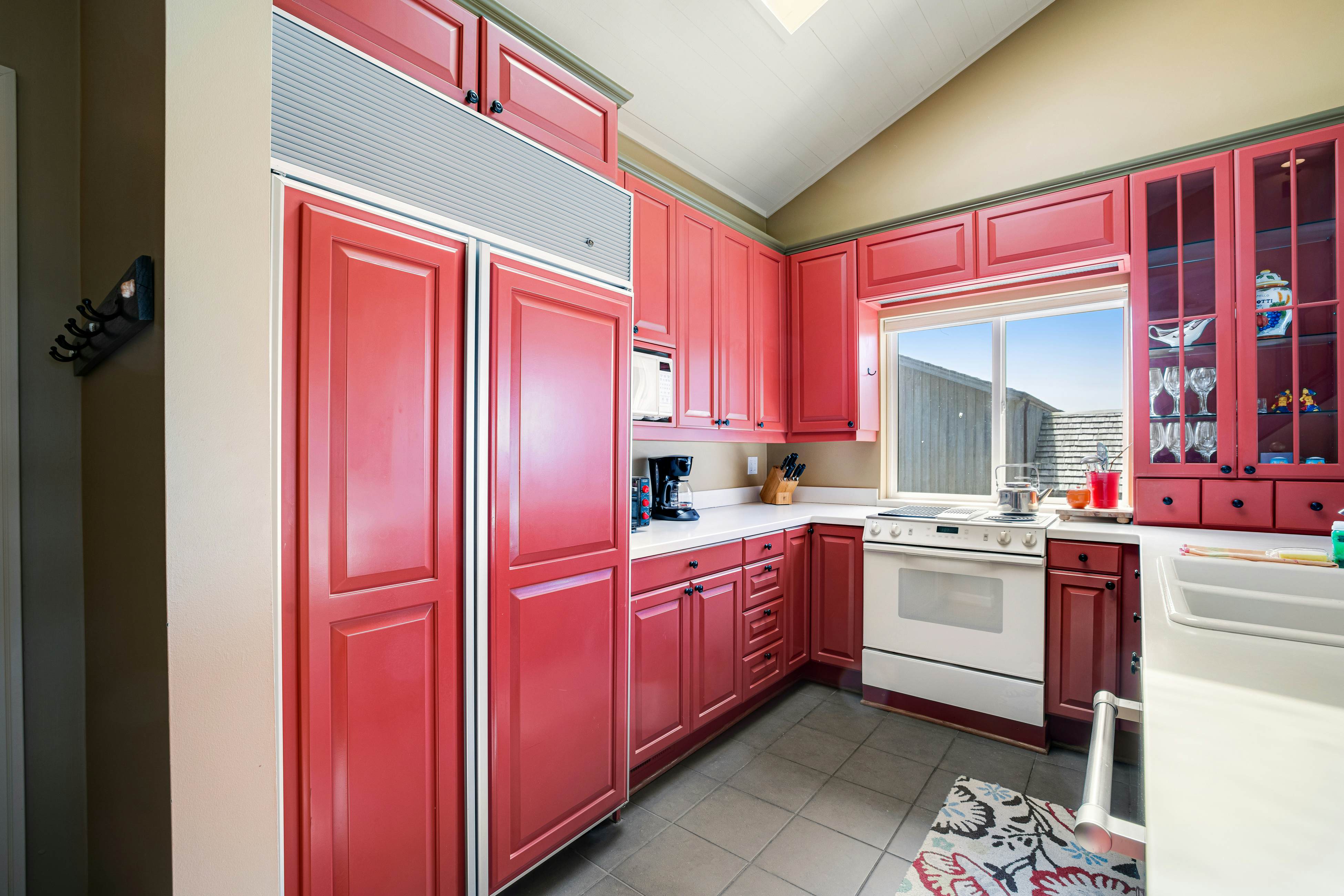 Beachfront Condo w/ Amazing Ocean View, Fireplace, Shared Pool, & Tennis