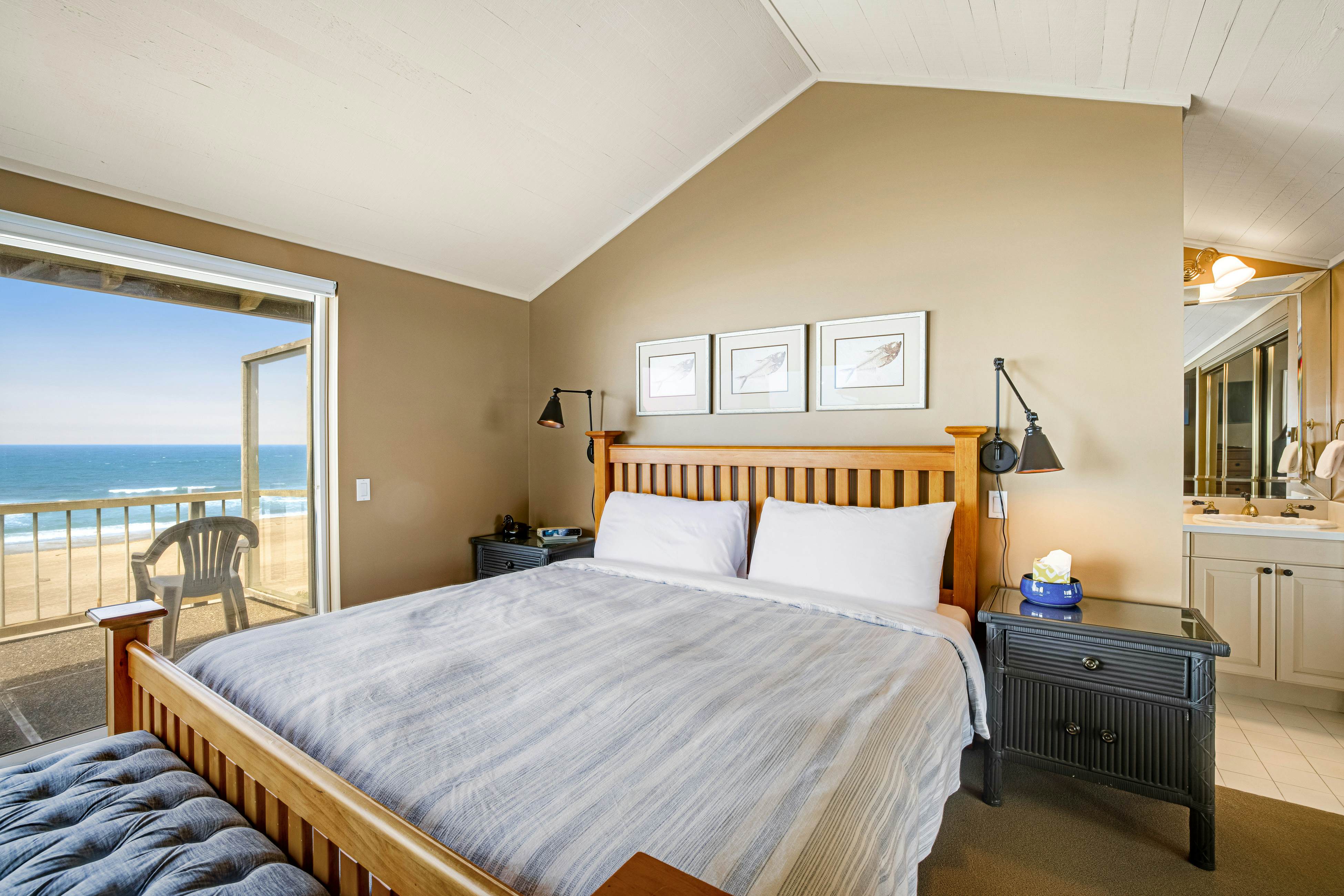 Beachfront Condo w/ Amazing Ocean View, Fireplace, Shared Pool, & Tennis