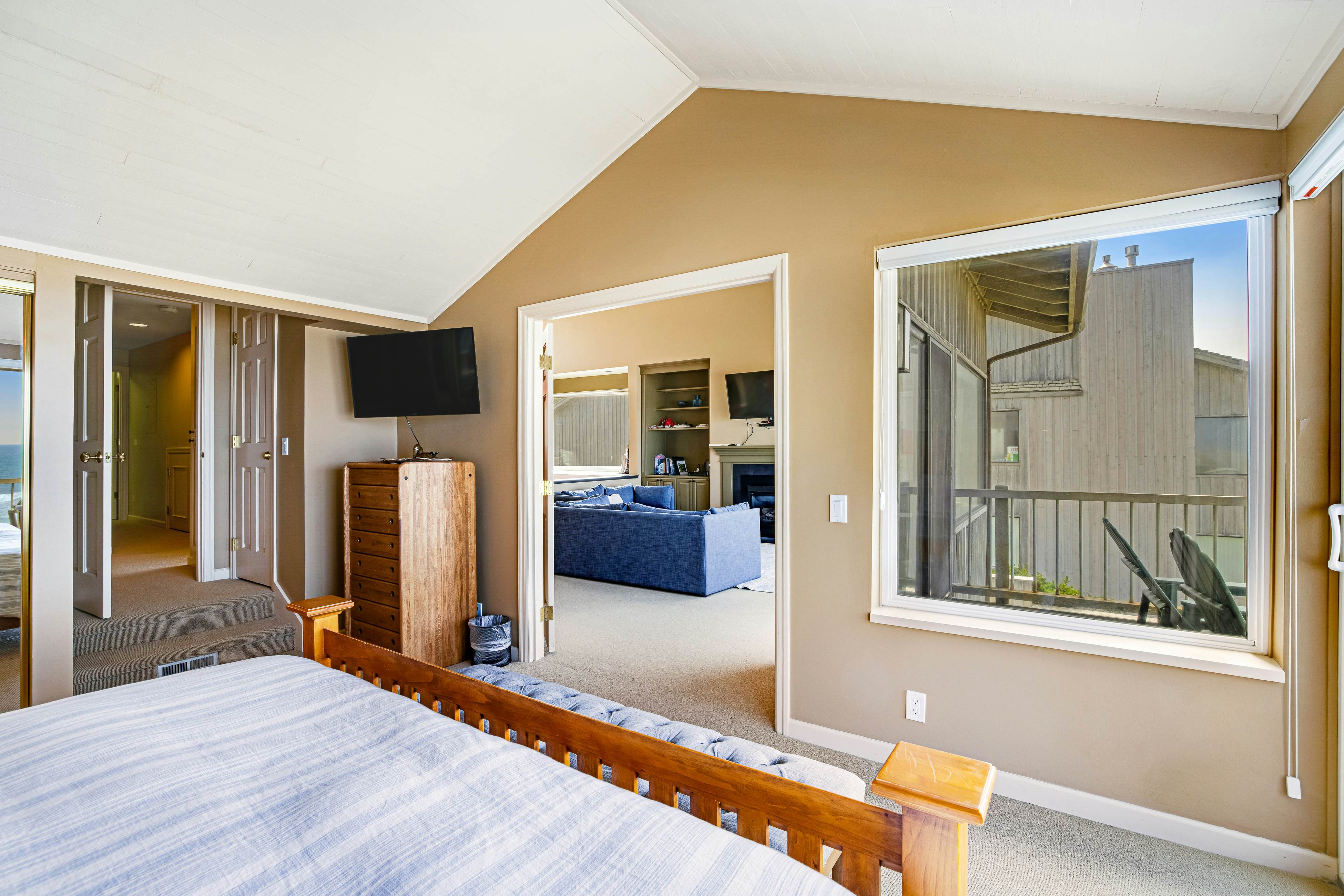 Beachfront Condo w/ Amazing Ocean View, Fireplace, Shared Pool, & Tennis