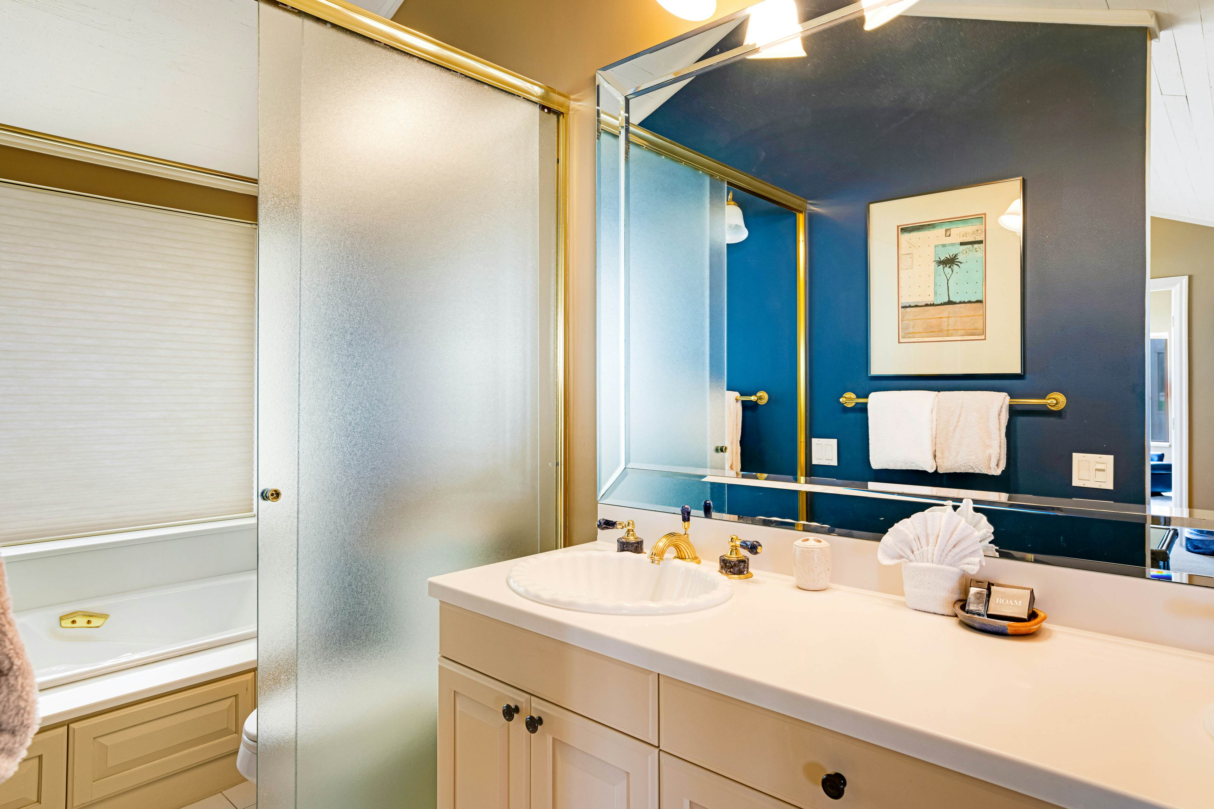 Beachfront Condo w/ Amazing Ocean View, Fireplace, Shared Pool, & Tennis