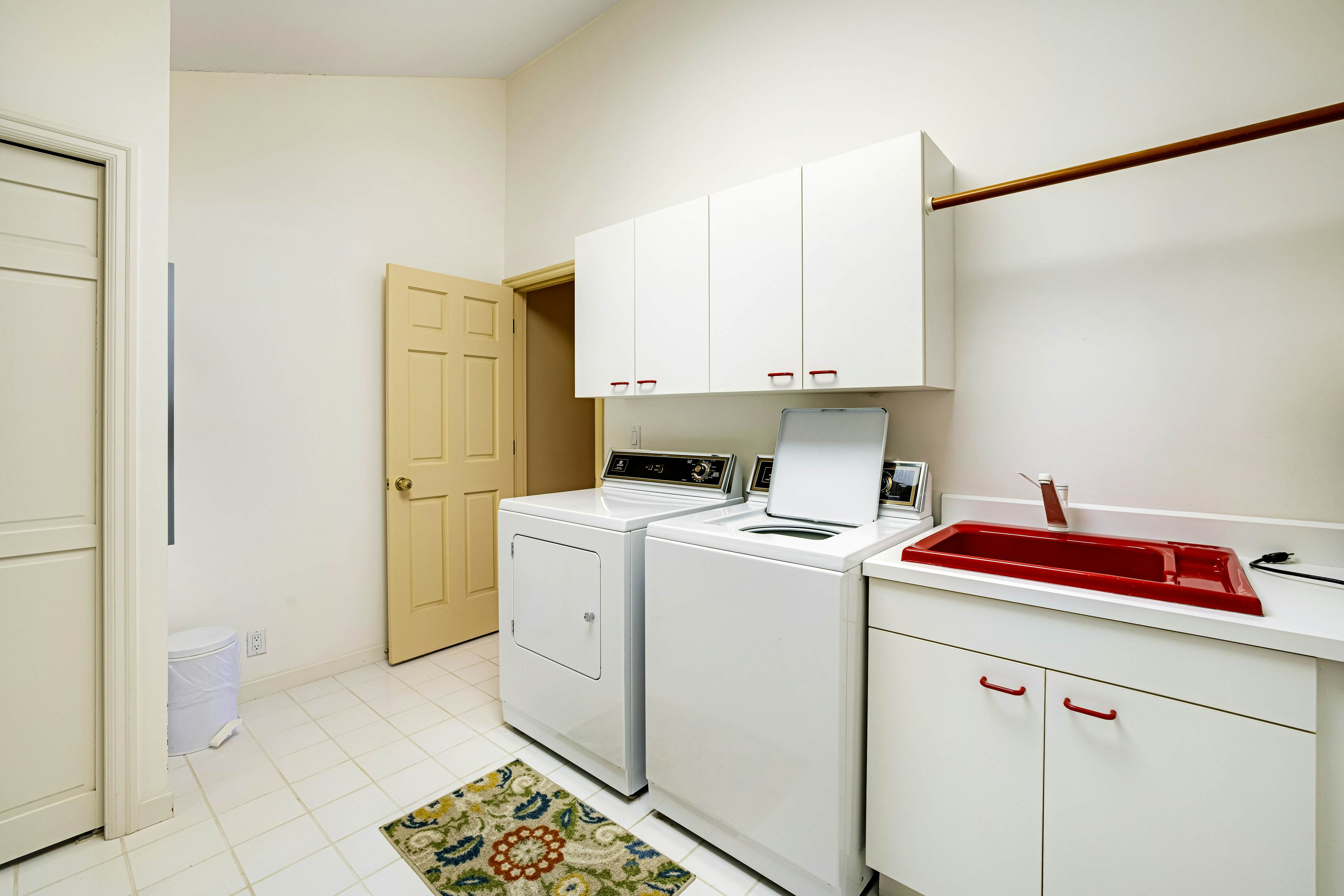 Beachfront Condo w/ Amazing Ocean View, Fireplace, Shared Pool, & Tennis