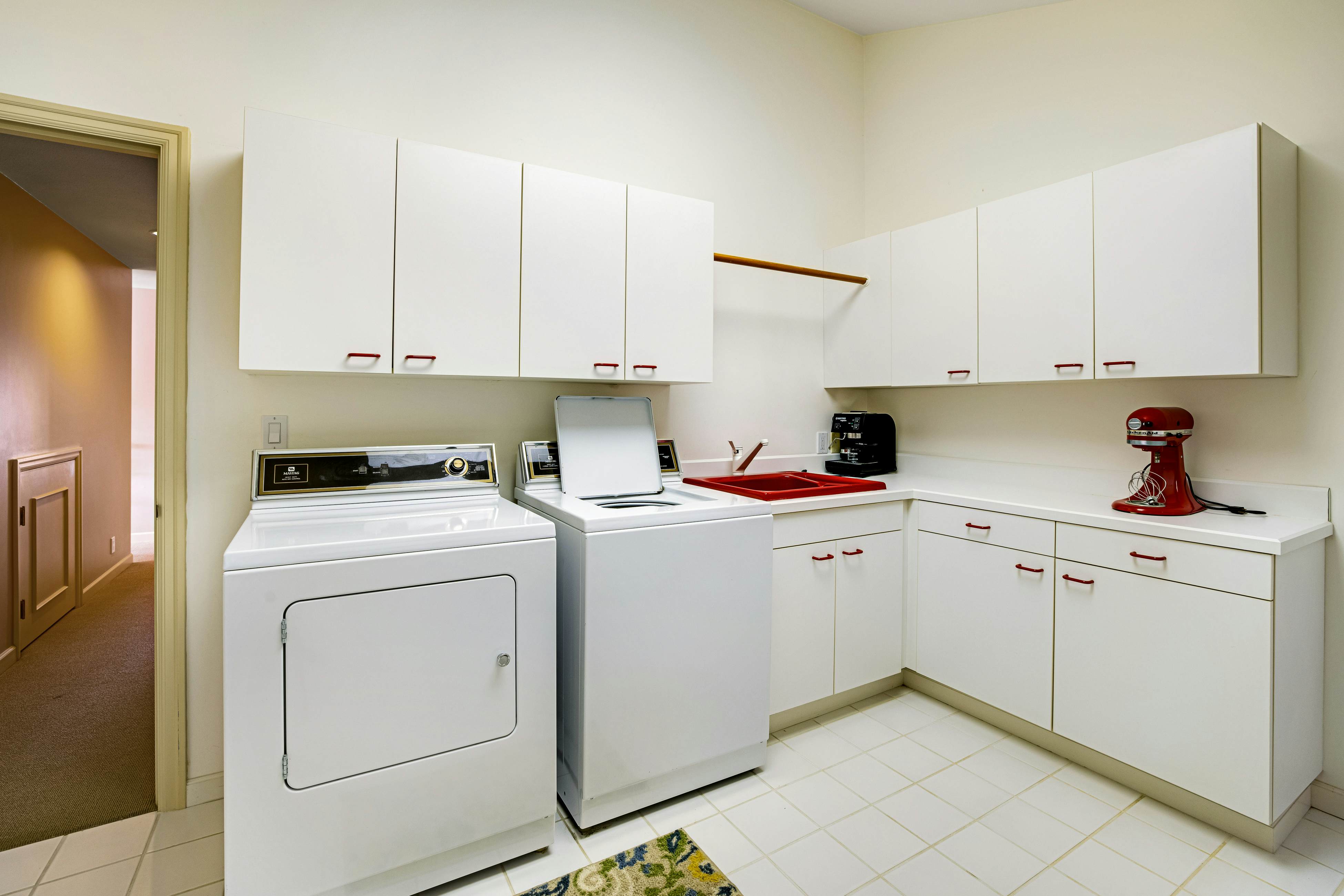 Beachfront Condo w/ Amazing Ocean View, Fireplace, Shared Pool, & Tennis