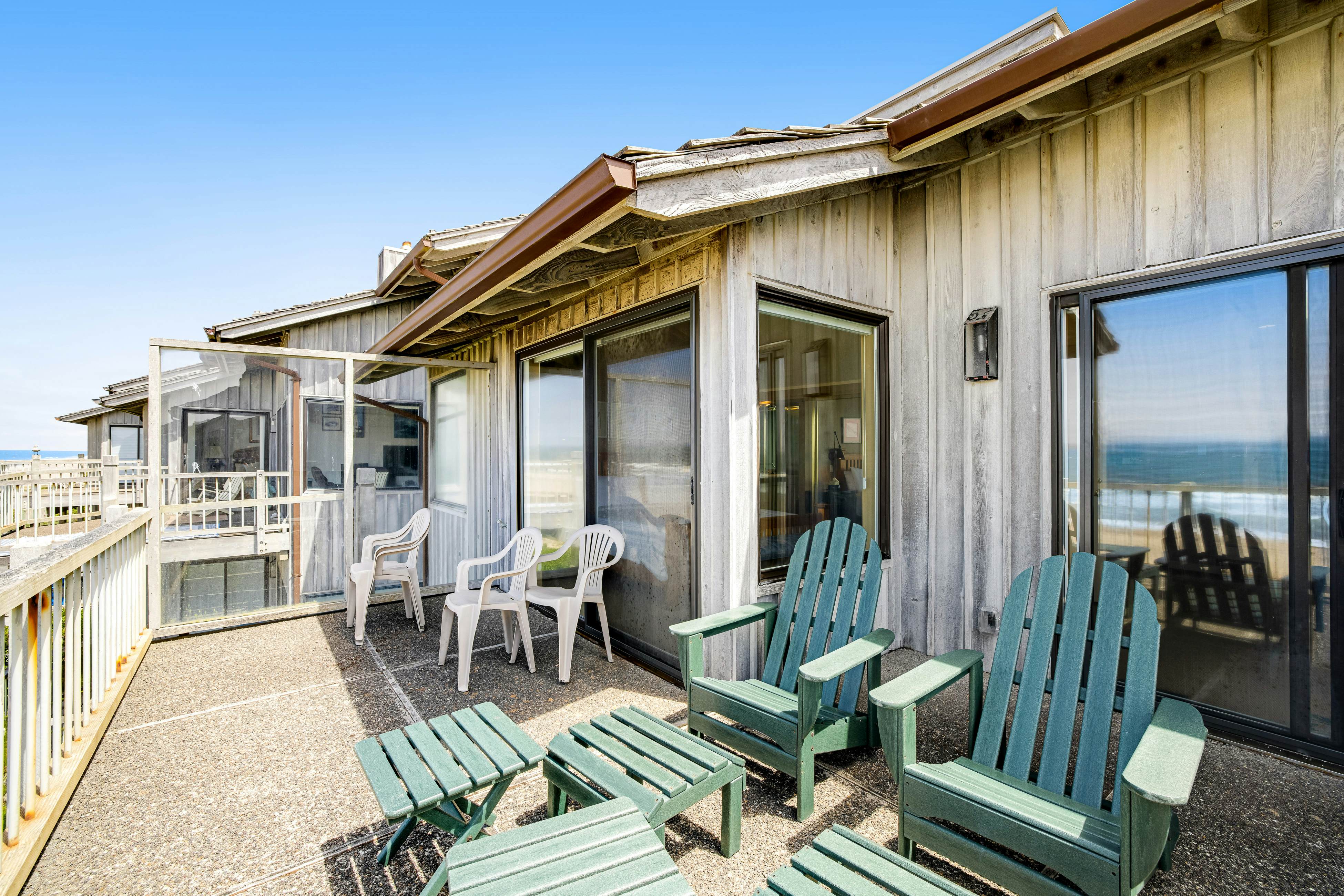 Beachfront Condo w/ Amazing Ocean View, Fireplace, Shared Pool, & Tennis