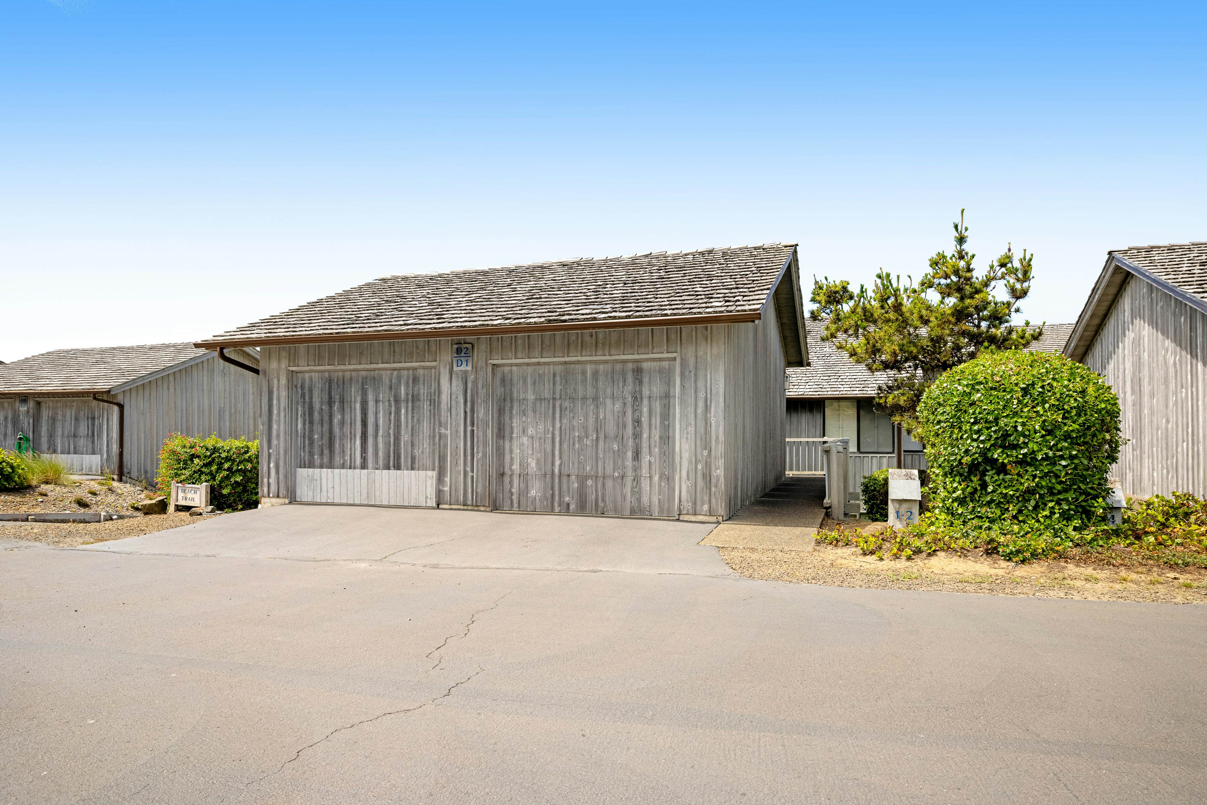 Beachfront Condo w/ Amazing Ocean View, Fireplace, Shared Pool, & Tennis