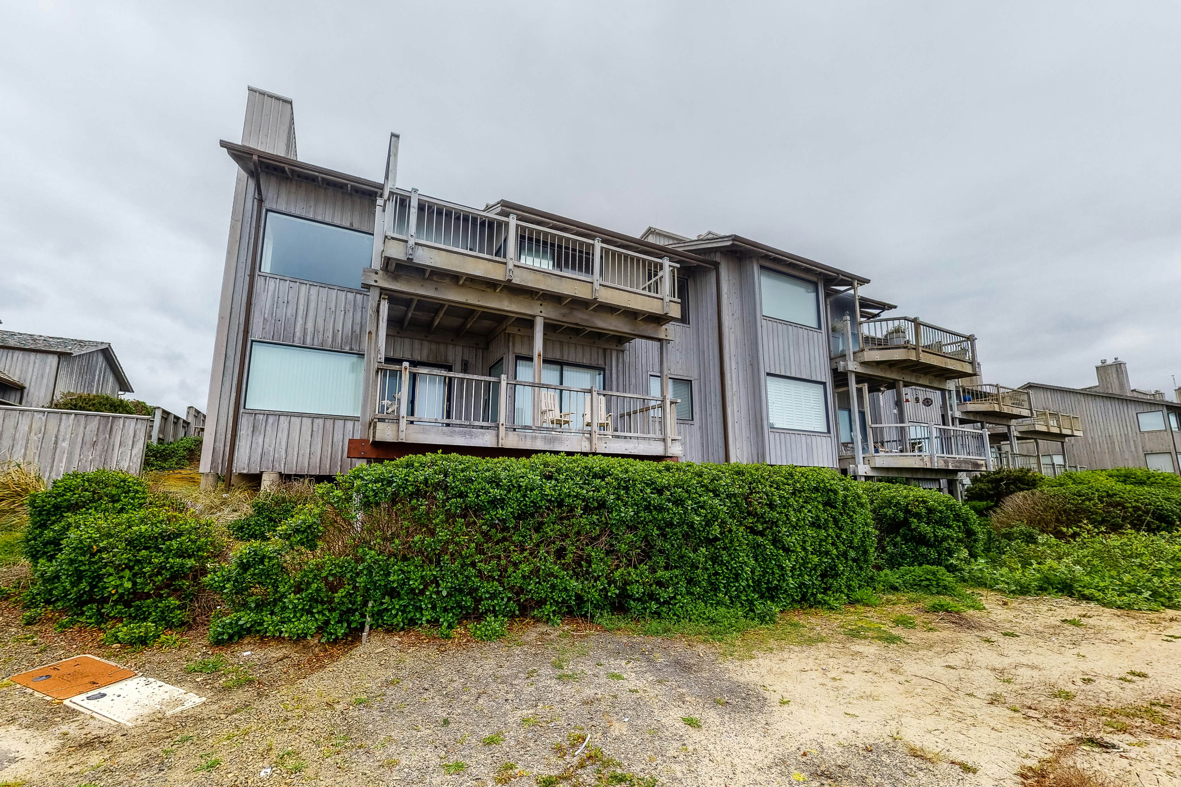 Beachfront Condo w/ Amazing Ocean View, Fireplace, Shared Pool, & Tennis