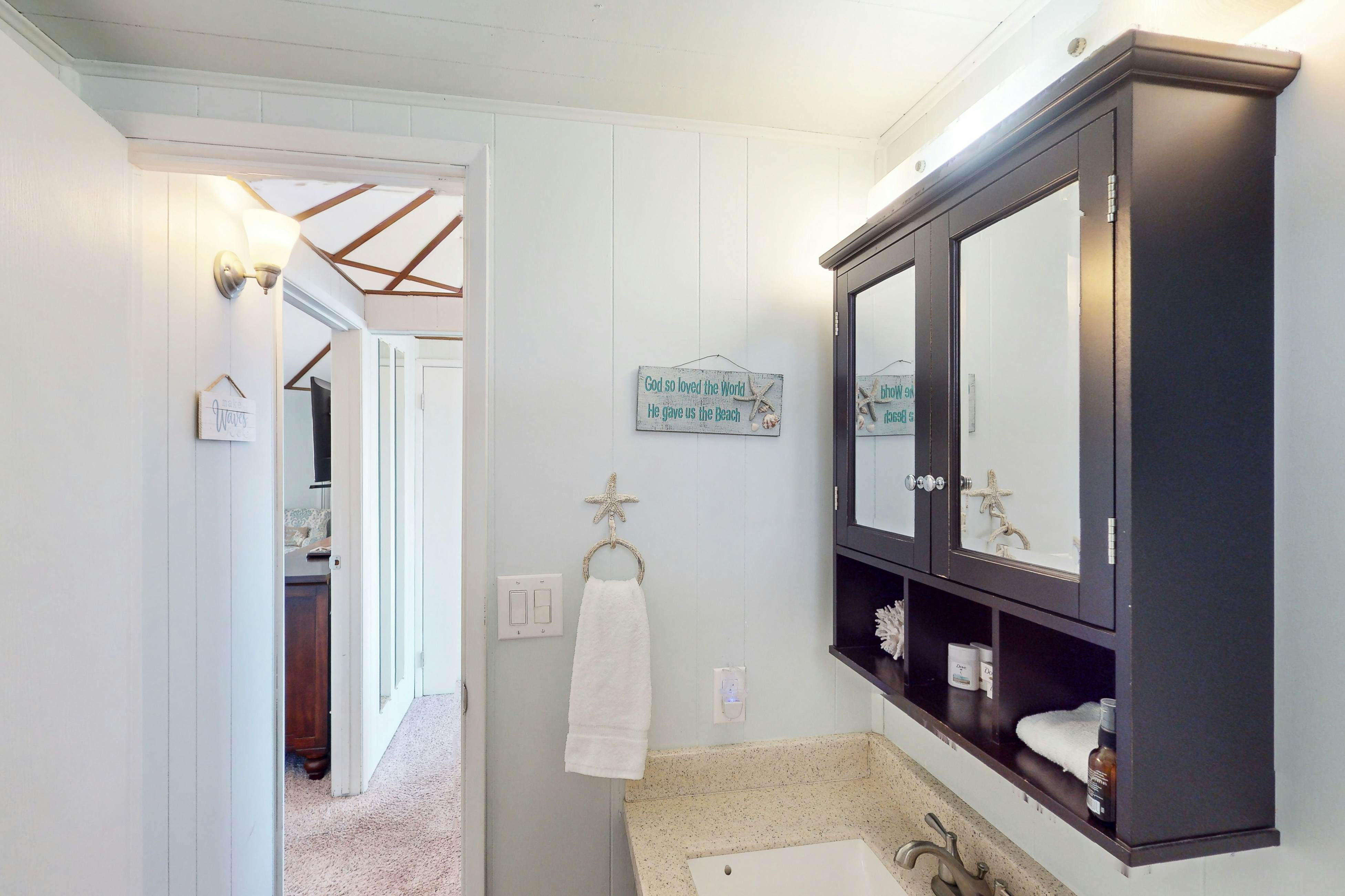 Dog-friendly home with great decks & stunning ocean views