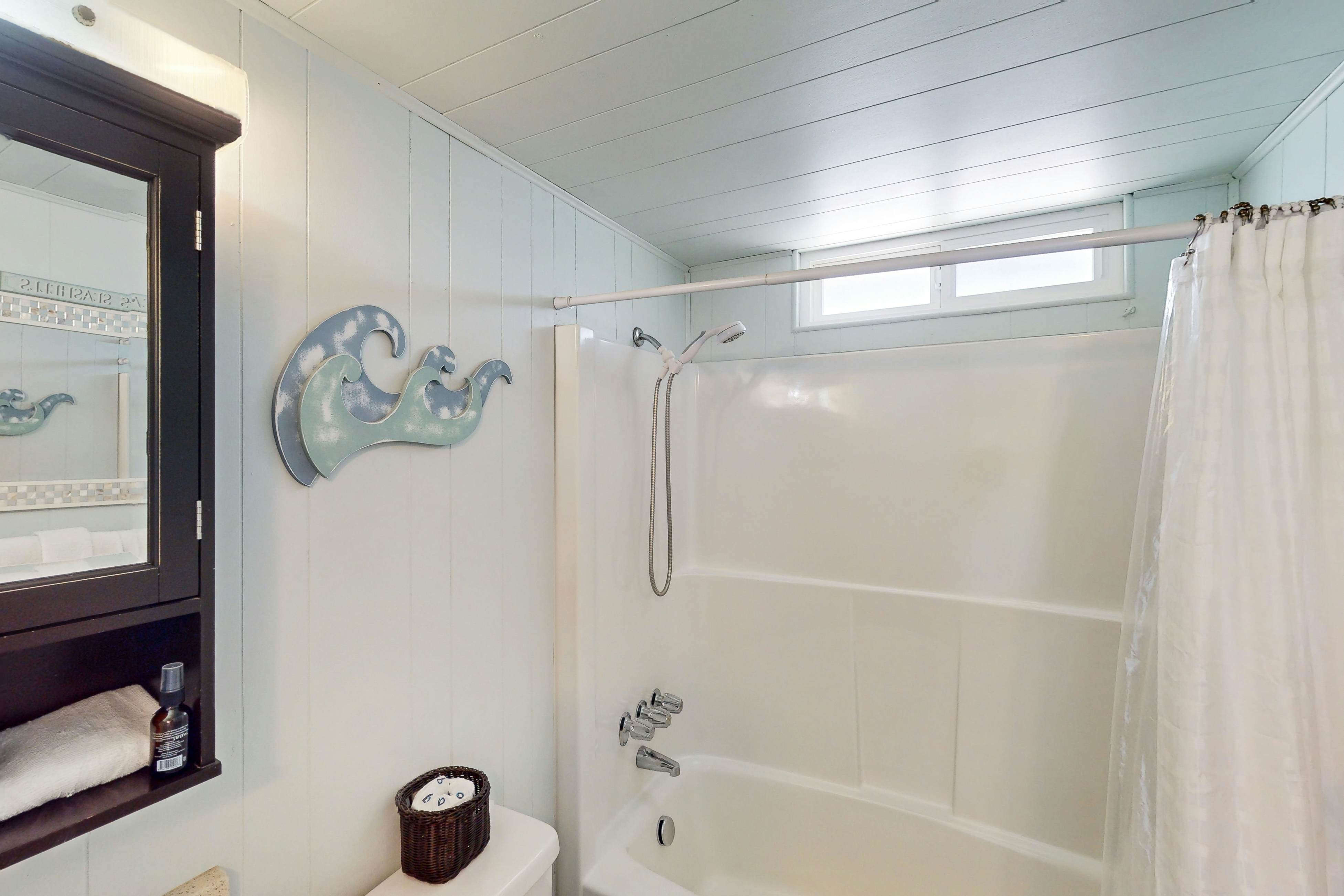 Dog-friendly home with great decks & stunning ocean views