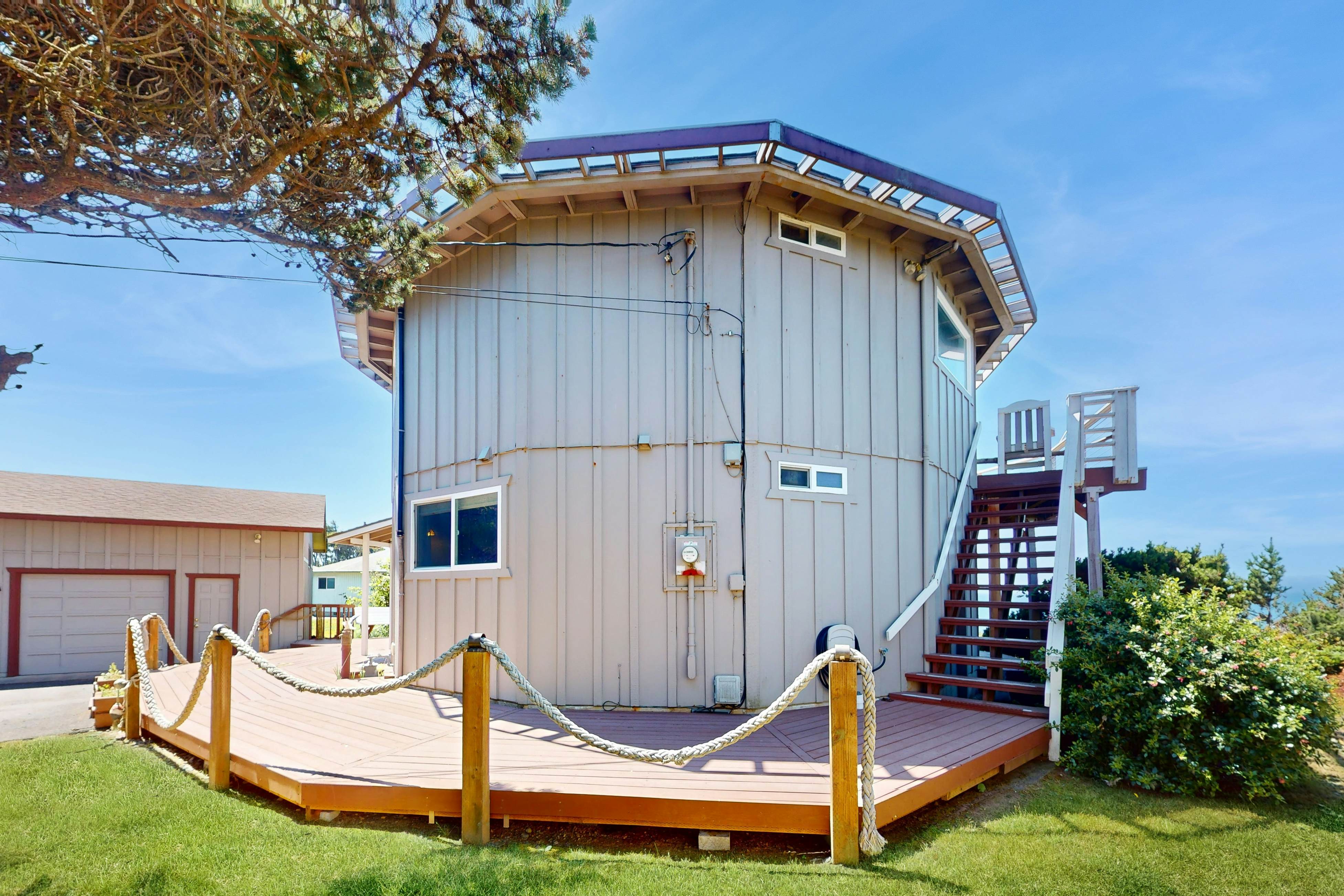 Dog-friendly home with great decks & stunning ocean views