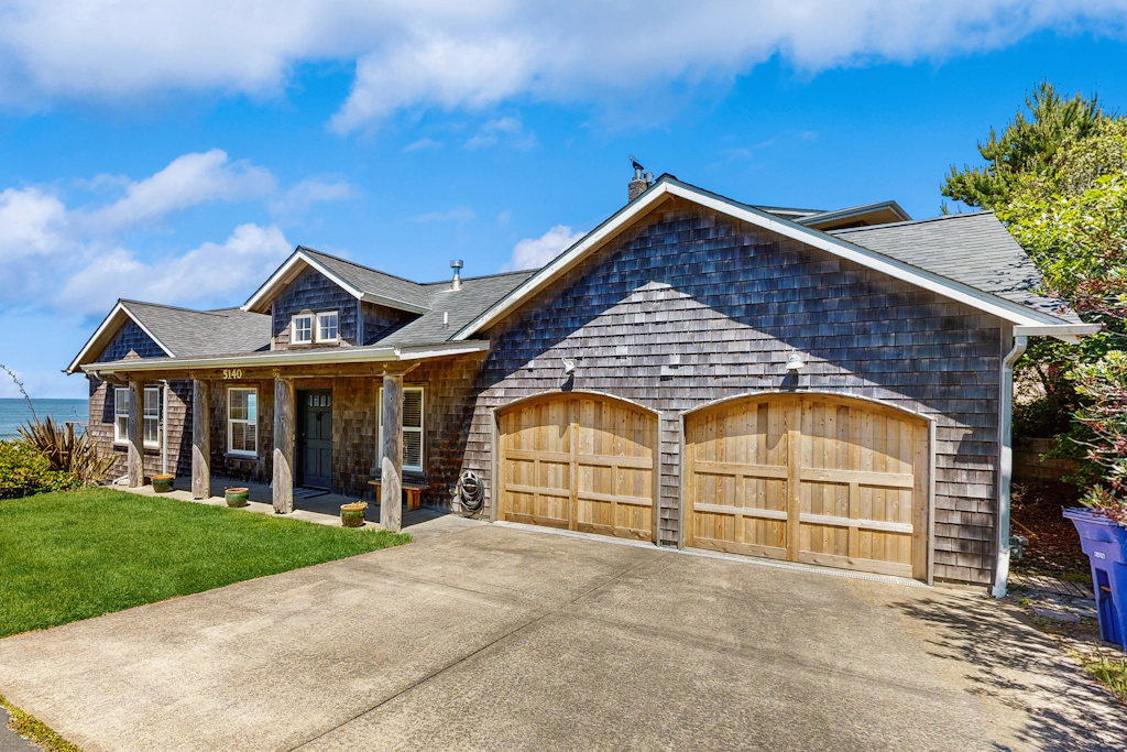 Bella Beach home with ocean view gas fireplace beach access and private hot tub