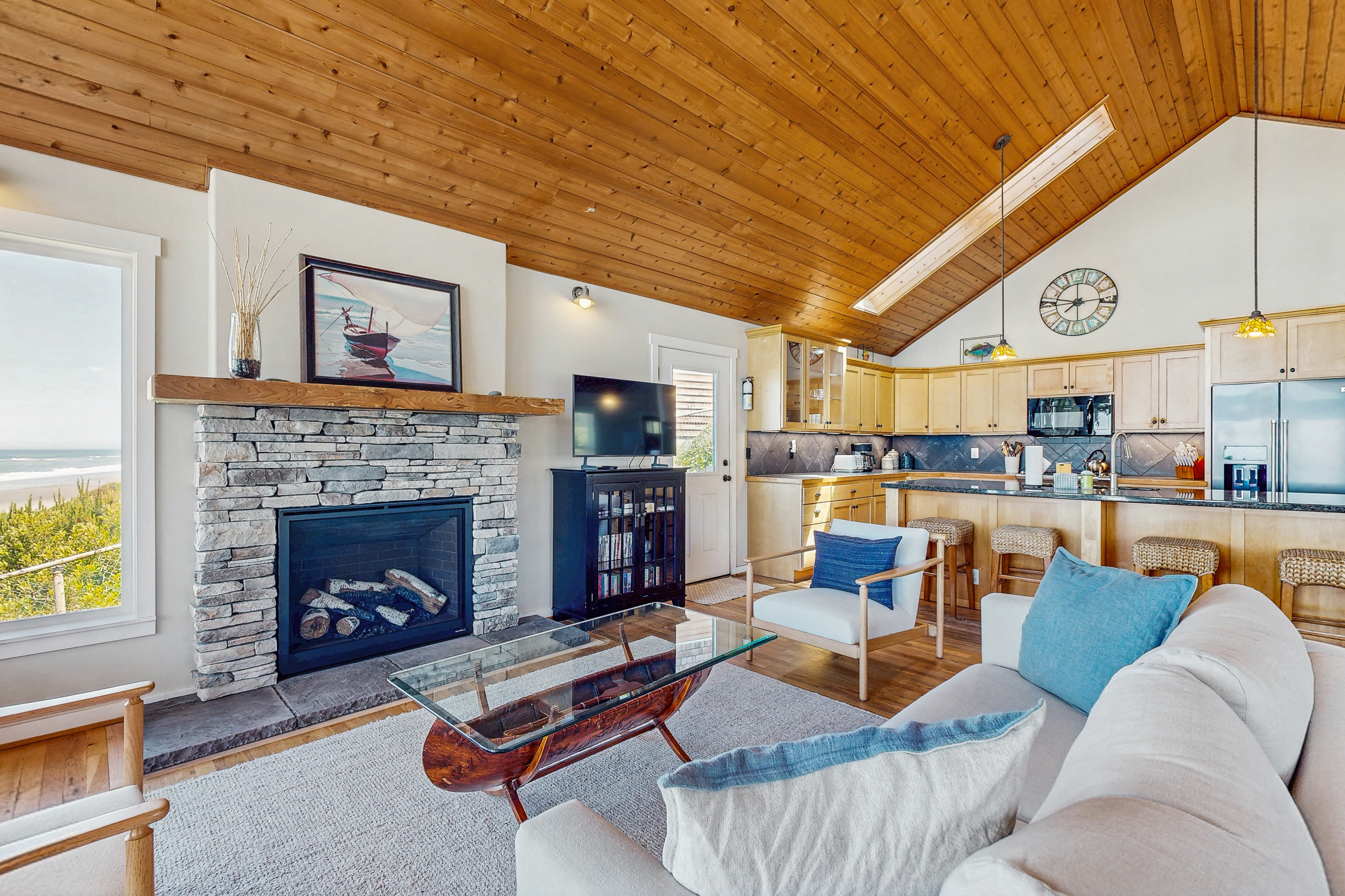 Bella Beach home with ocean view gas fireplace beach access and private hot tub