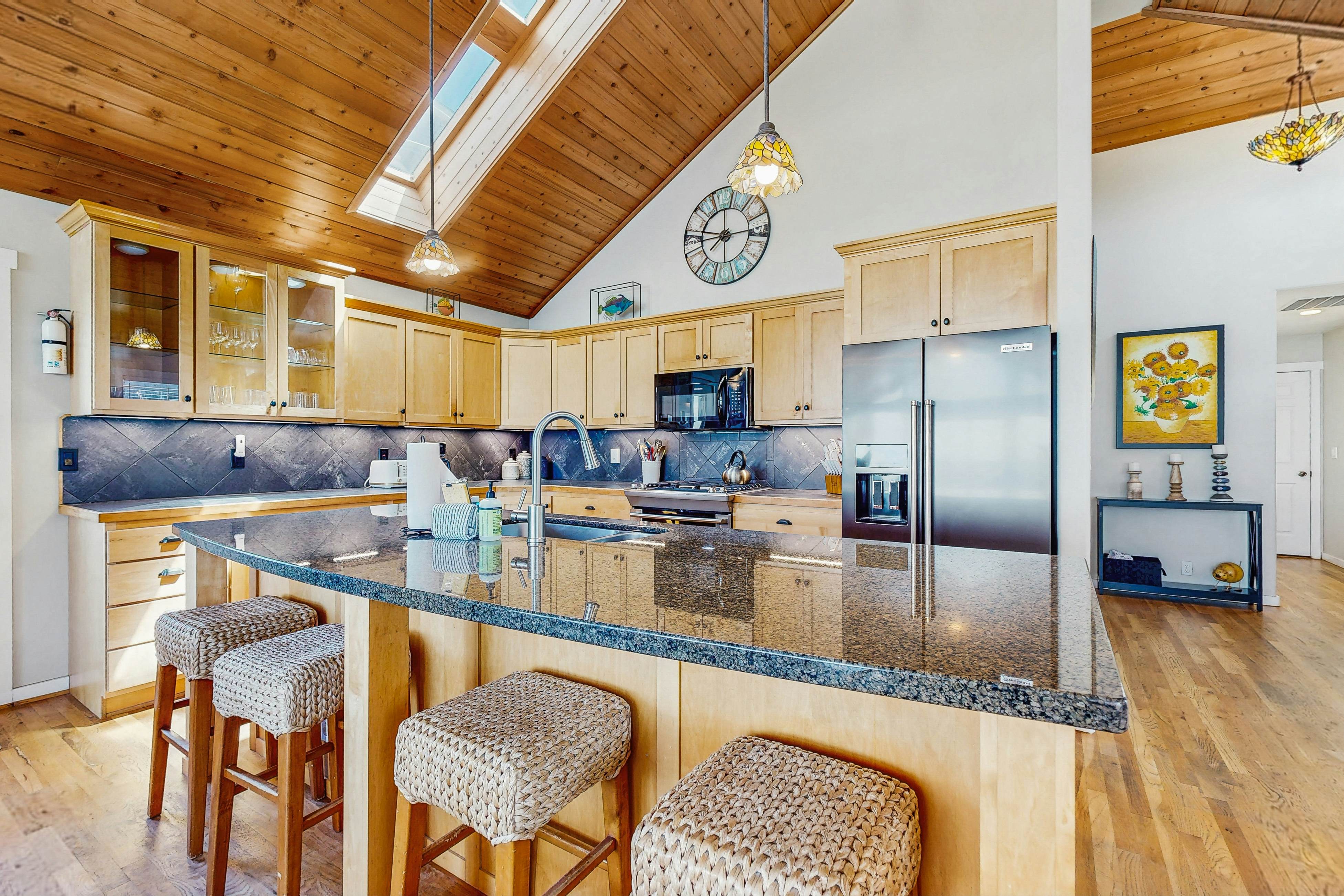 Bella Beach home with ocean view,  gas fireplace, beach access & private hot tub